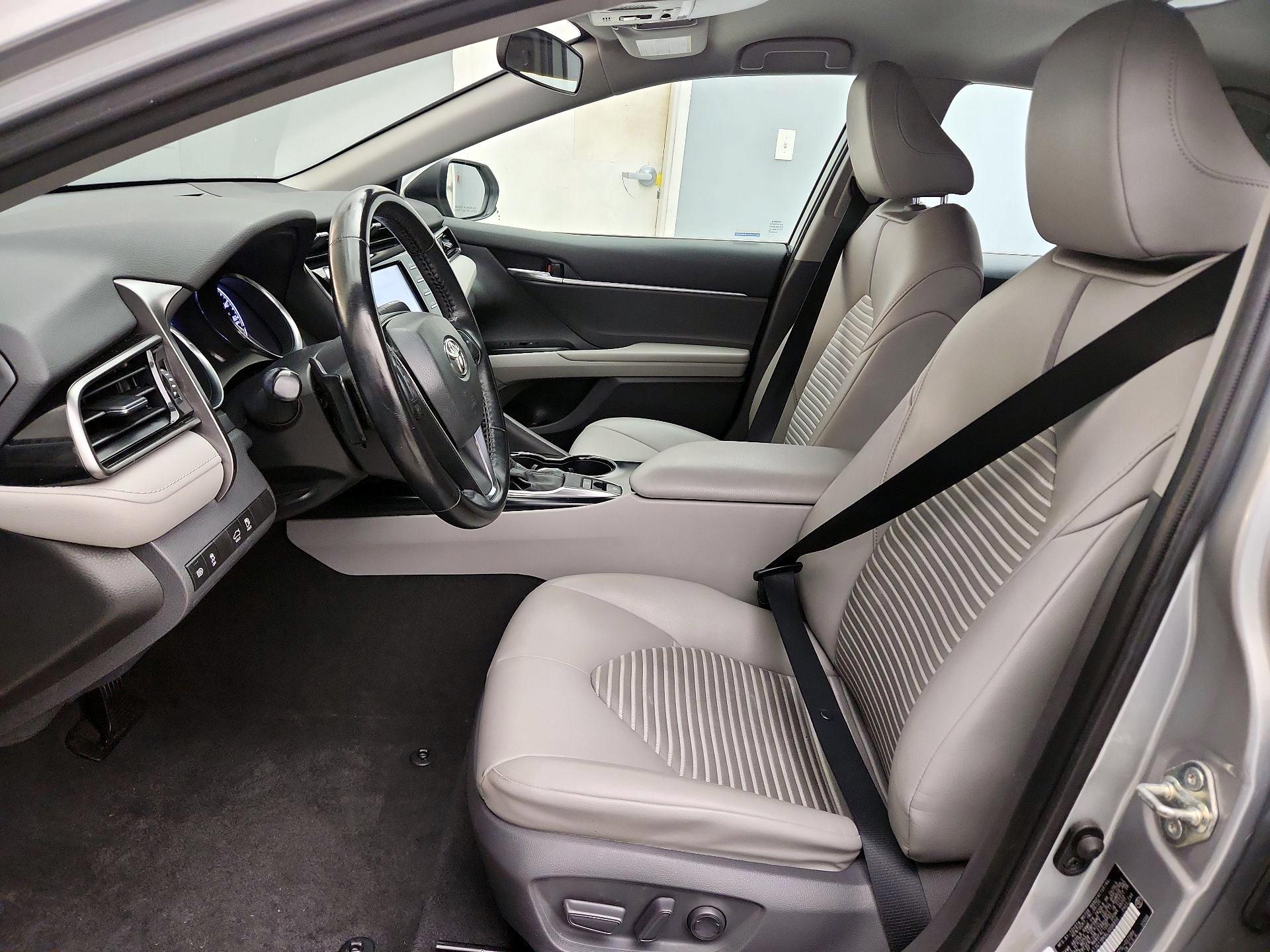 Thumbnail: 2020 Toyota Camry - 11