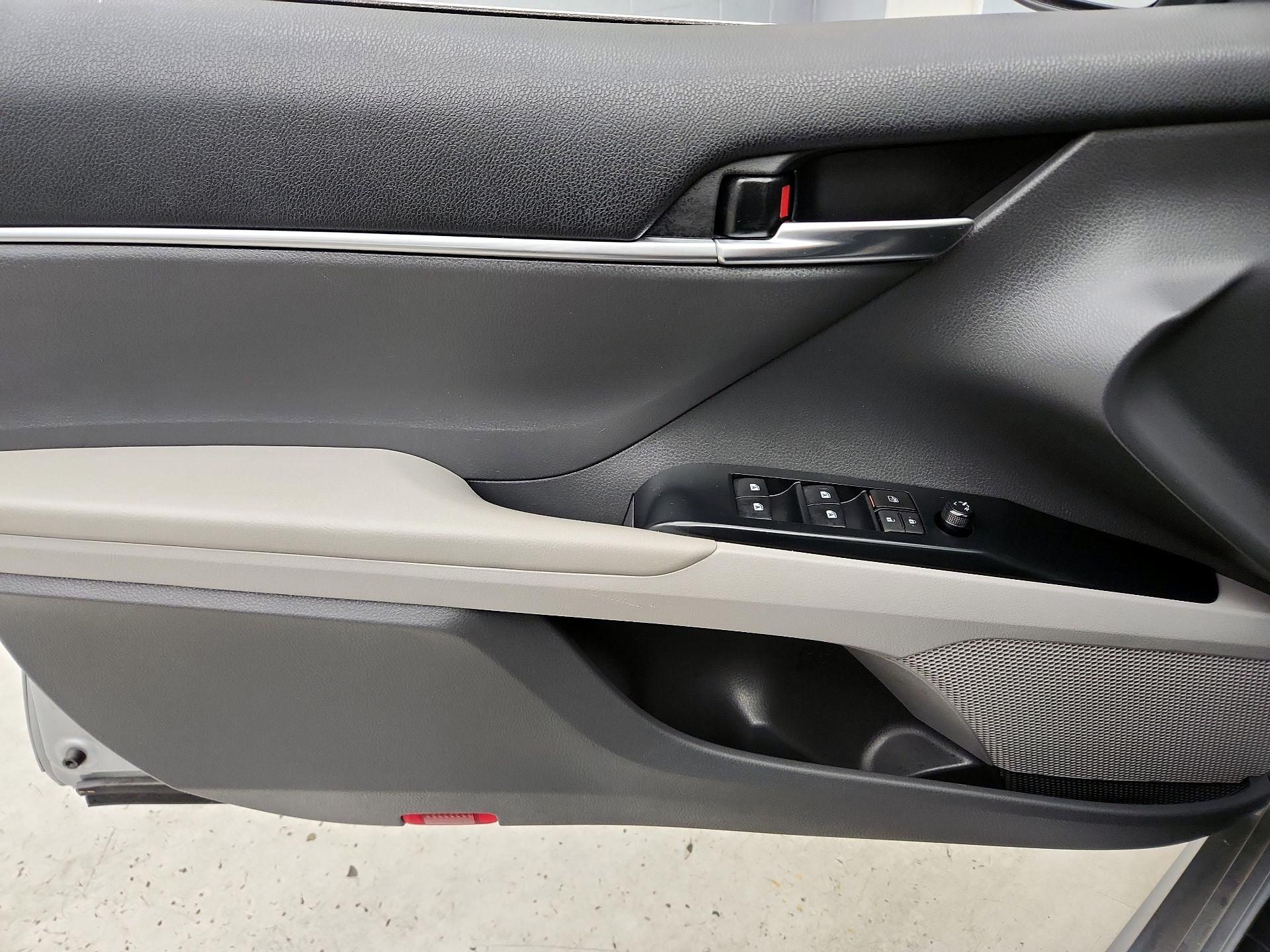 Thumbnail: 2020 Toyota Camry - 12