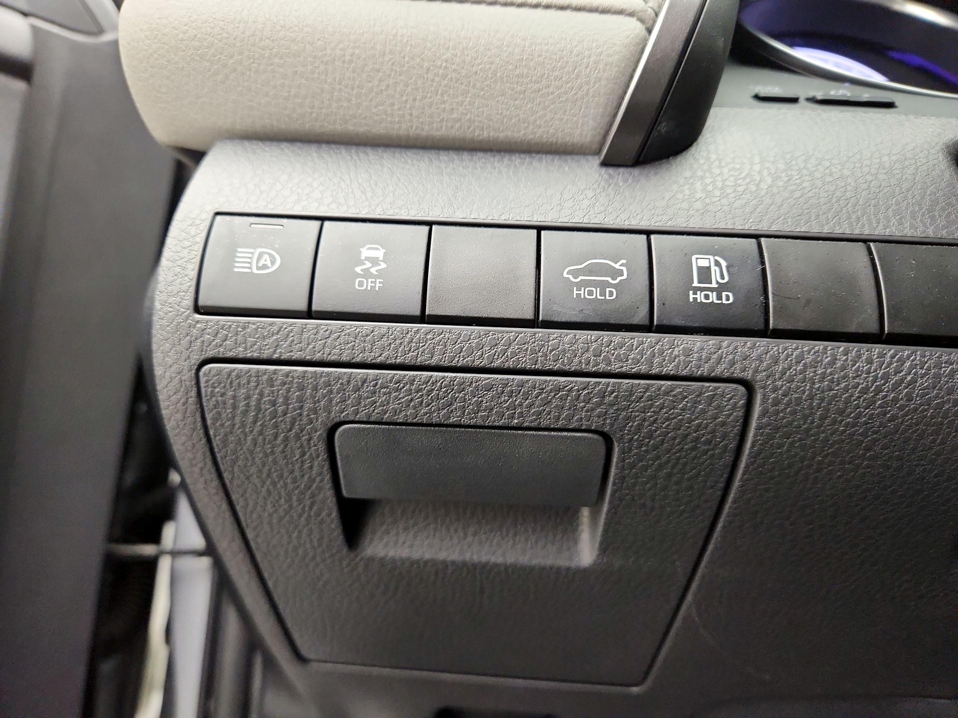 Thumbnail: 2020 Toyota Camry - 13