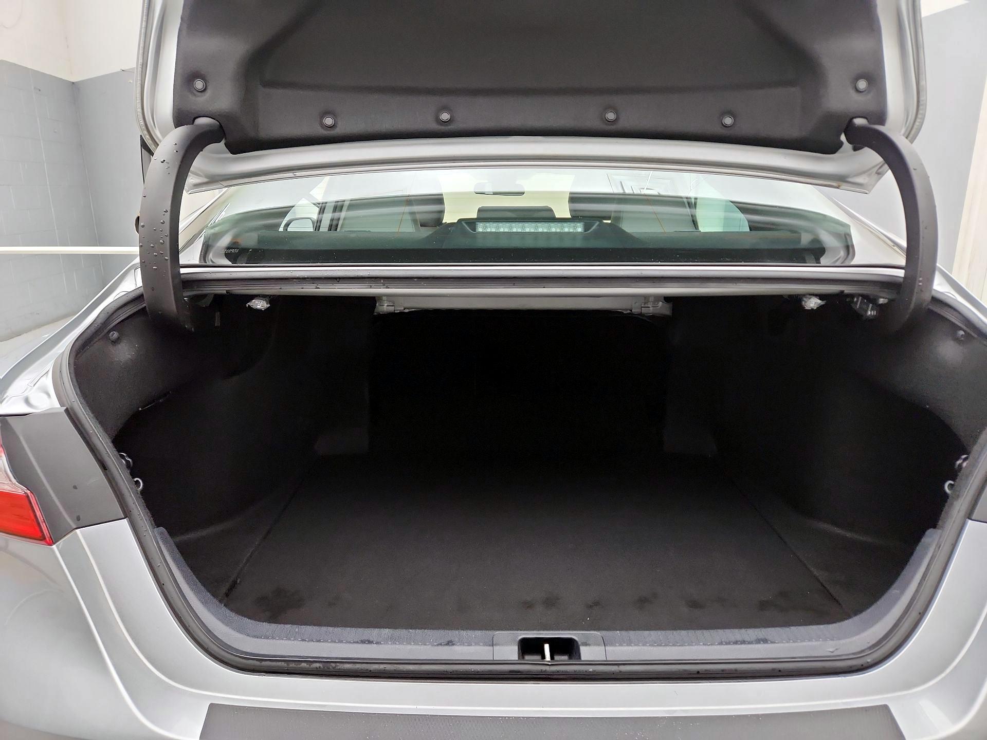 Thumbnail: 2020 Toyota Camry - 20