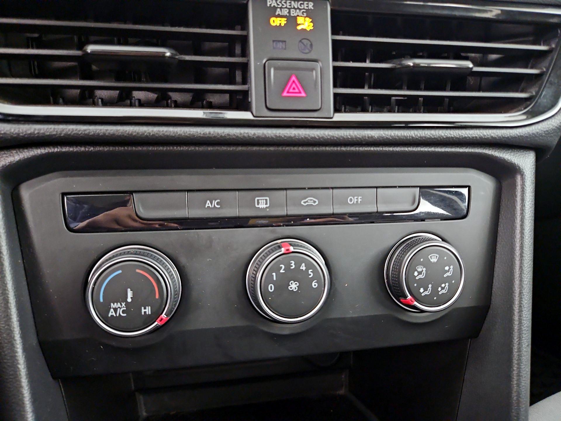 Thumbnail: 2022 Volkswagen Taos - 16