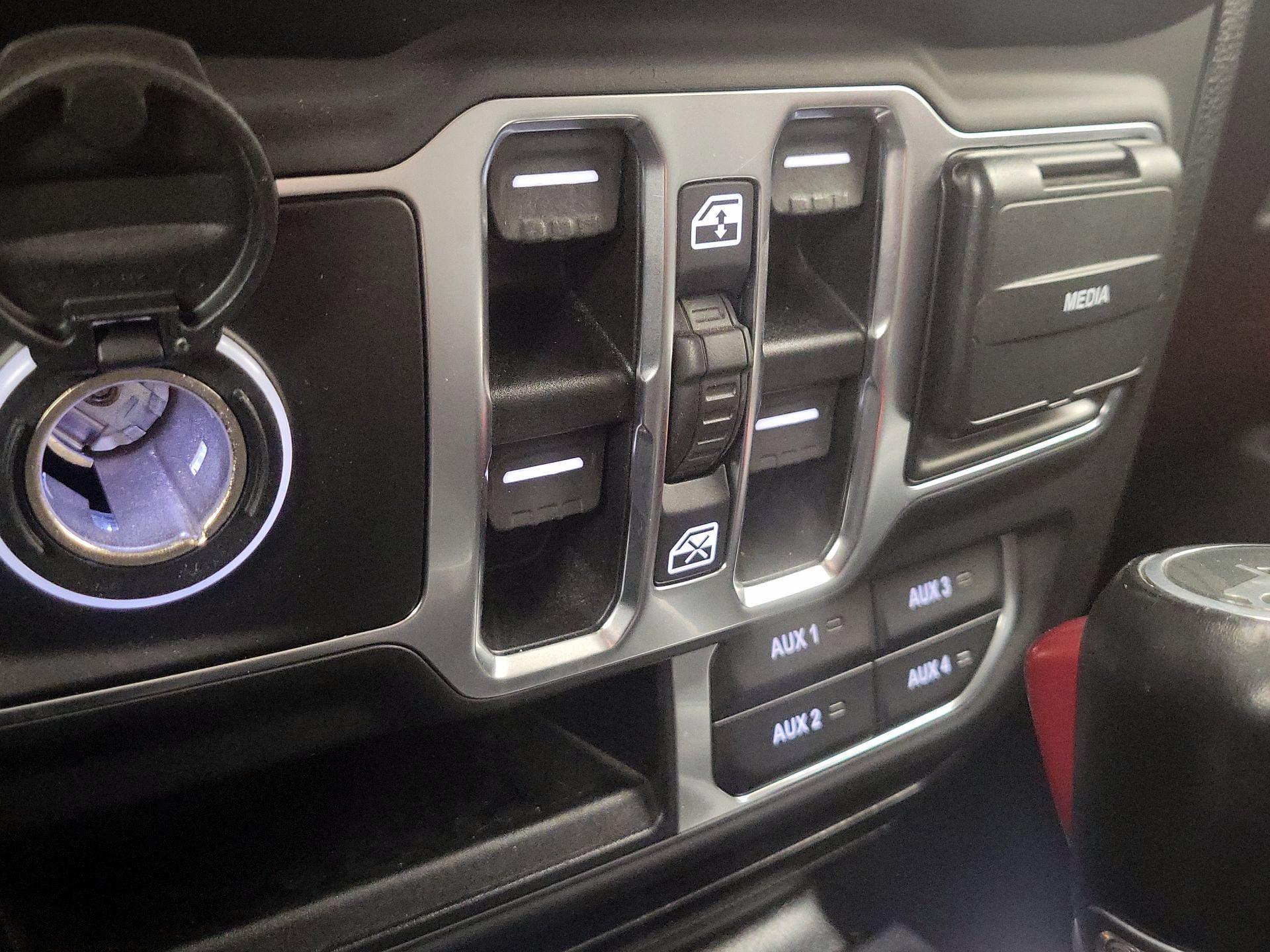 Thumbnail: 2020 Jeep Wrangler - 18