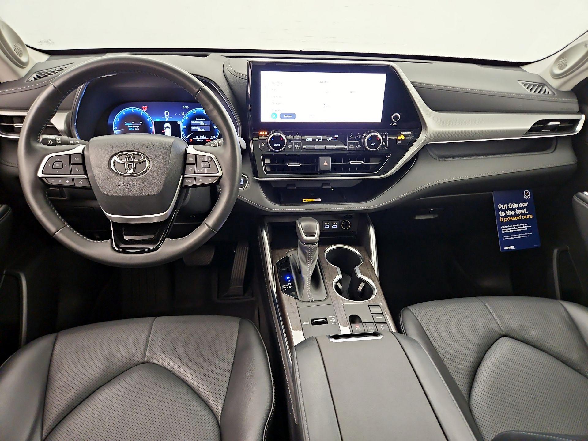 Thumbnail: 2023 Toyota Highlander - 9