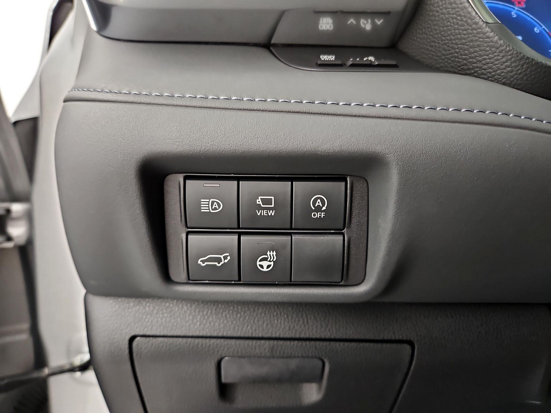 Thumbnail: 2023 Toyota Highlander - 13