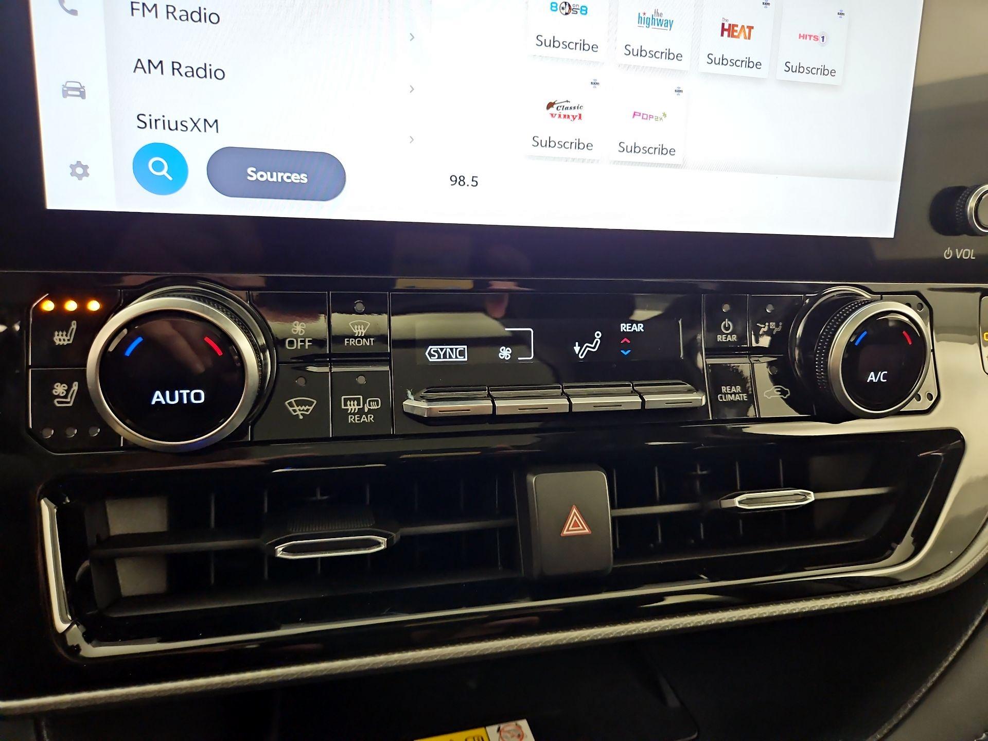 Thumbnail: 2023 Toyota Highlander - 16