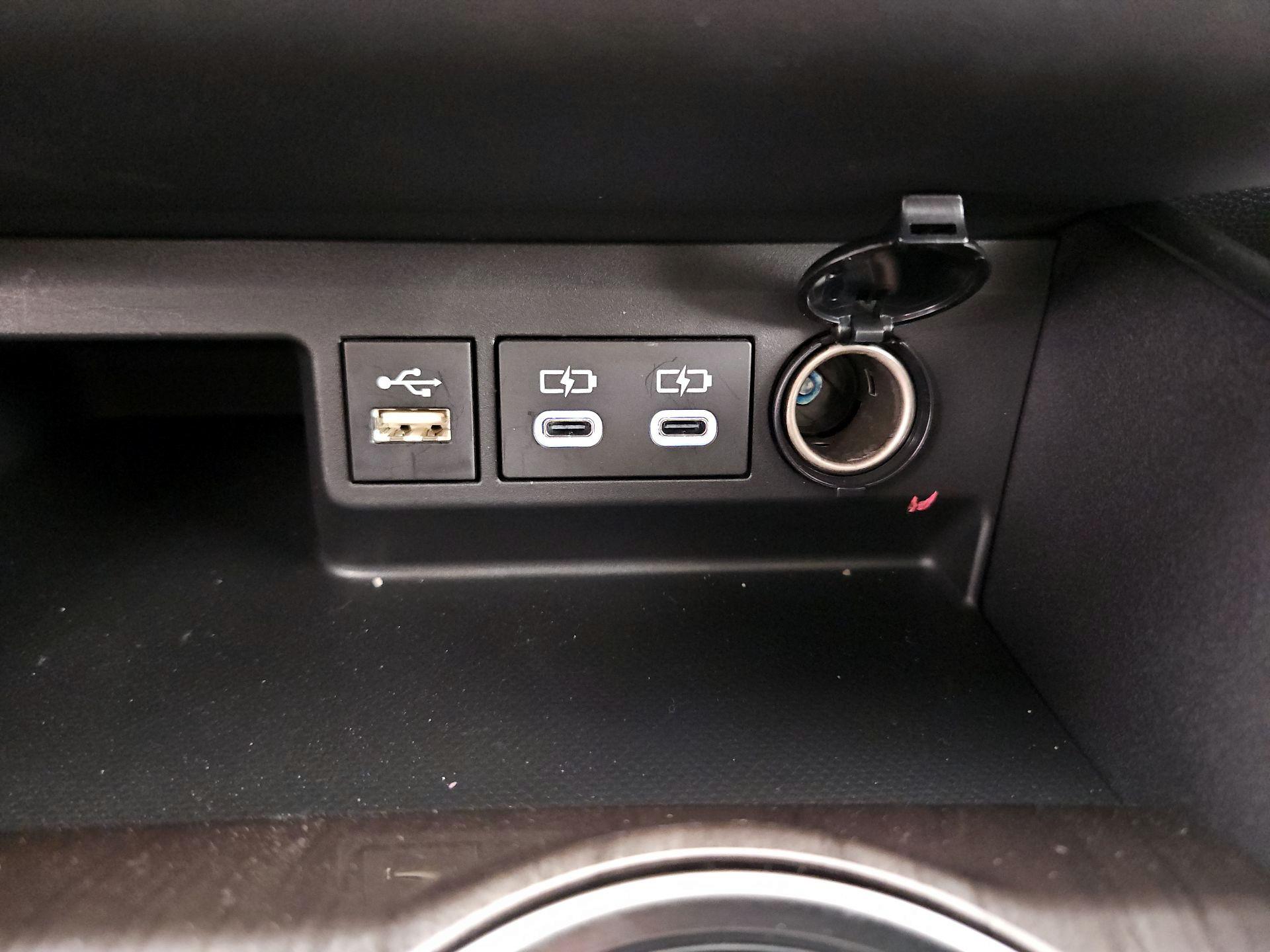 Thumbnail: 2023 Toyota Highlander - 18