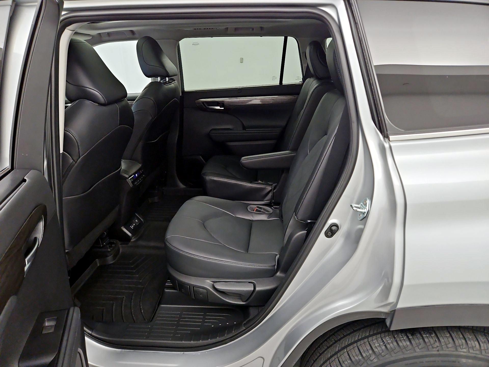 Thumbnail: 2023 Toyota Highlander - 20