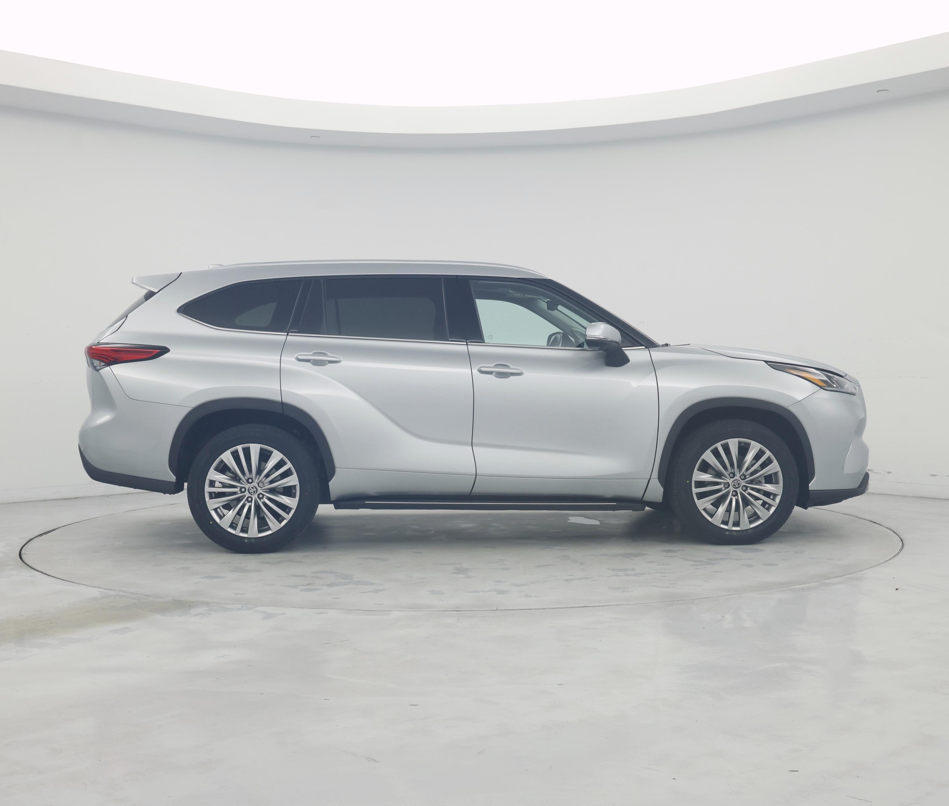 Thumbnail: 2023 Toyota Highlander - 7