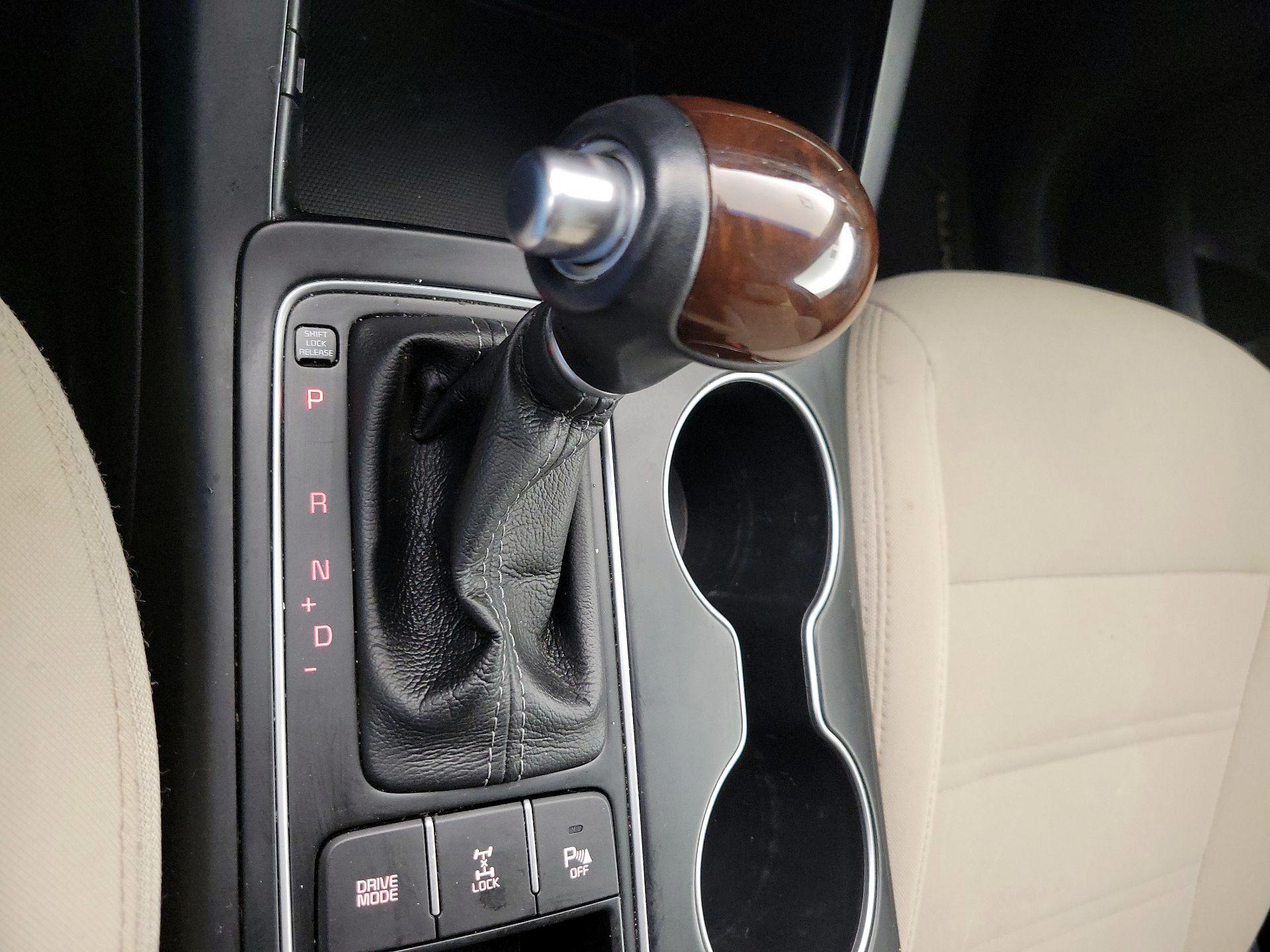 Thumbnail: 2017 Kia Sorento - 17