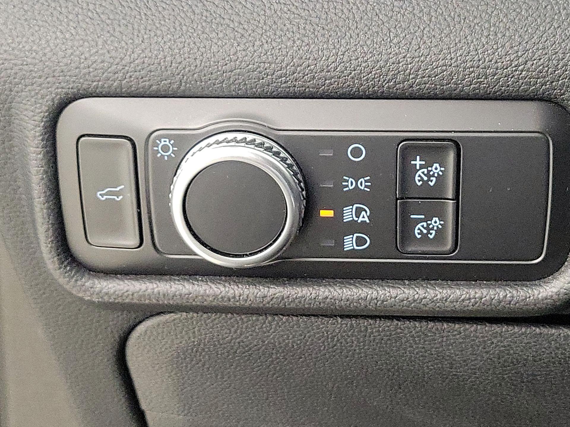 Thumbnail: 2020 Ford Explorer - 13