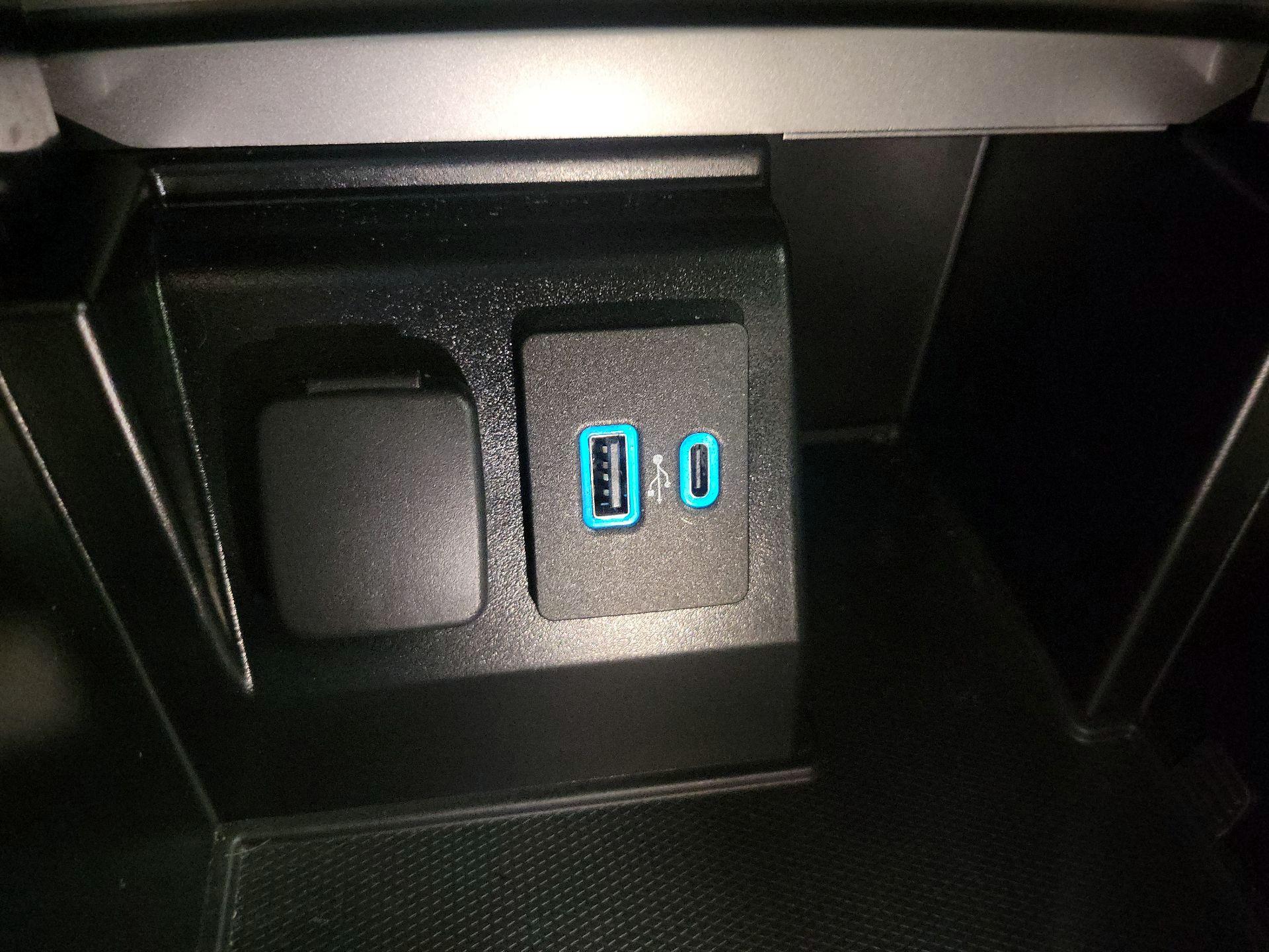 Thumbnail: 2020 Ford Explorer - 18