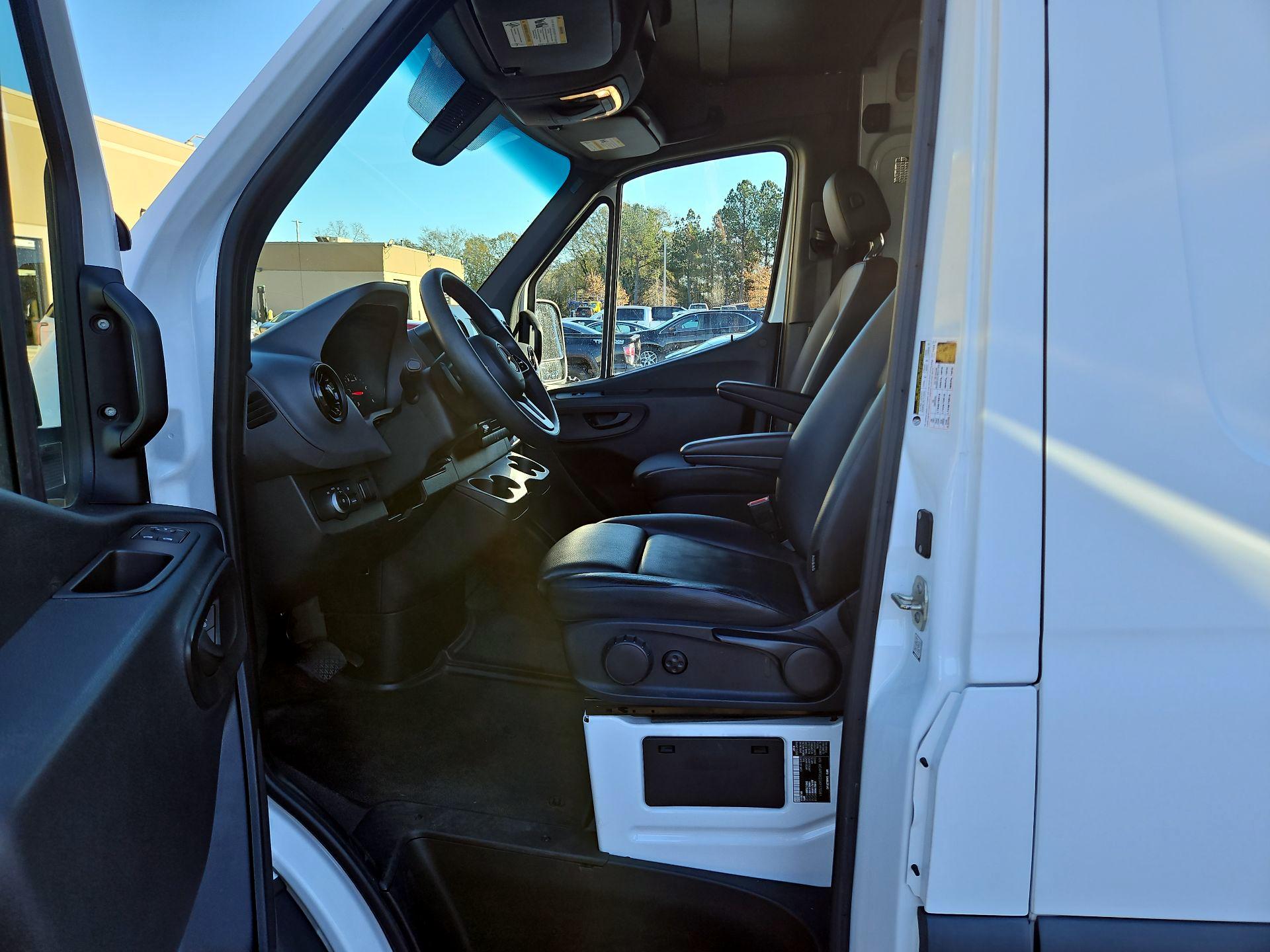 Thumbnail: 2019 Mercedes-Benz Sprinter - 9