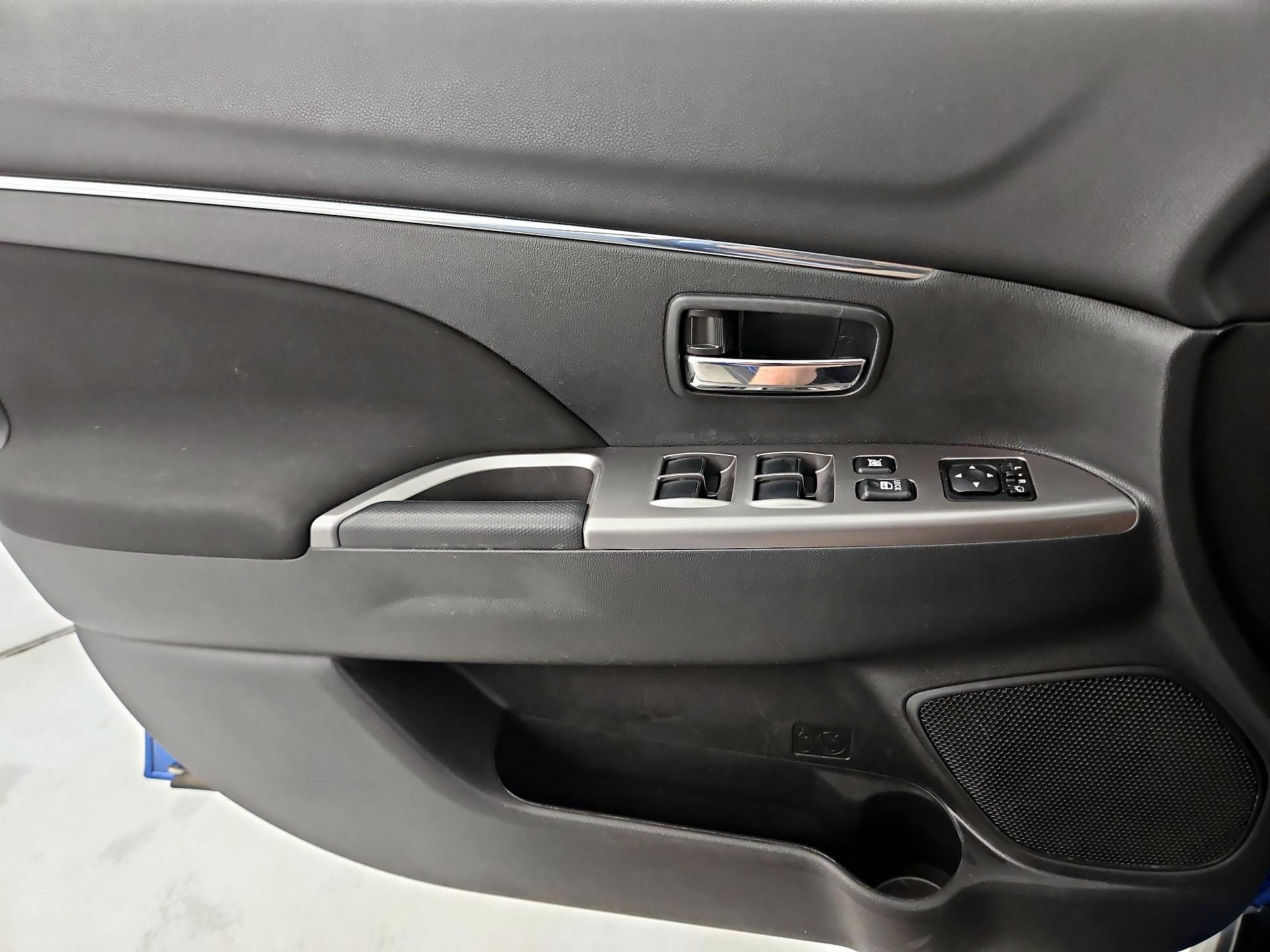 Thumbnail: 2019 Mitsubishi Outlander Sport - 12