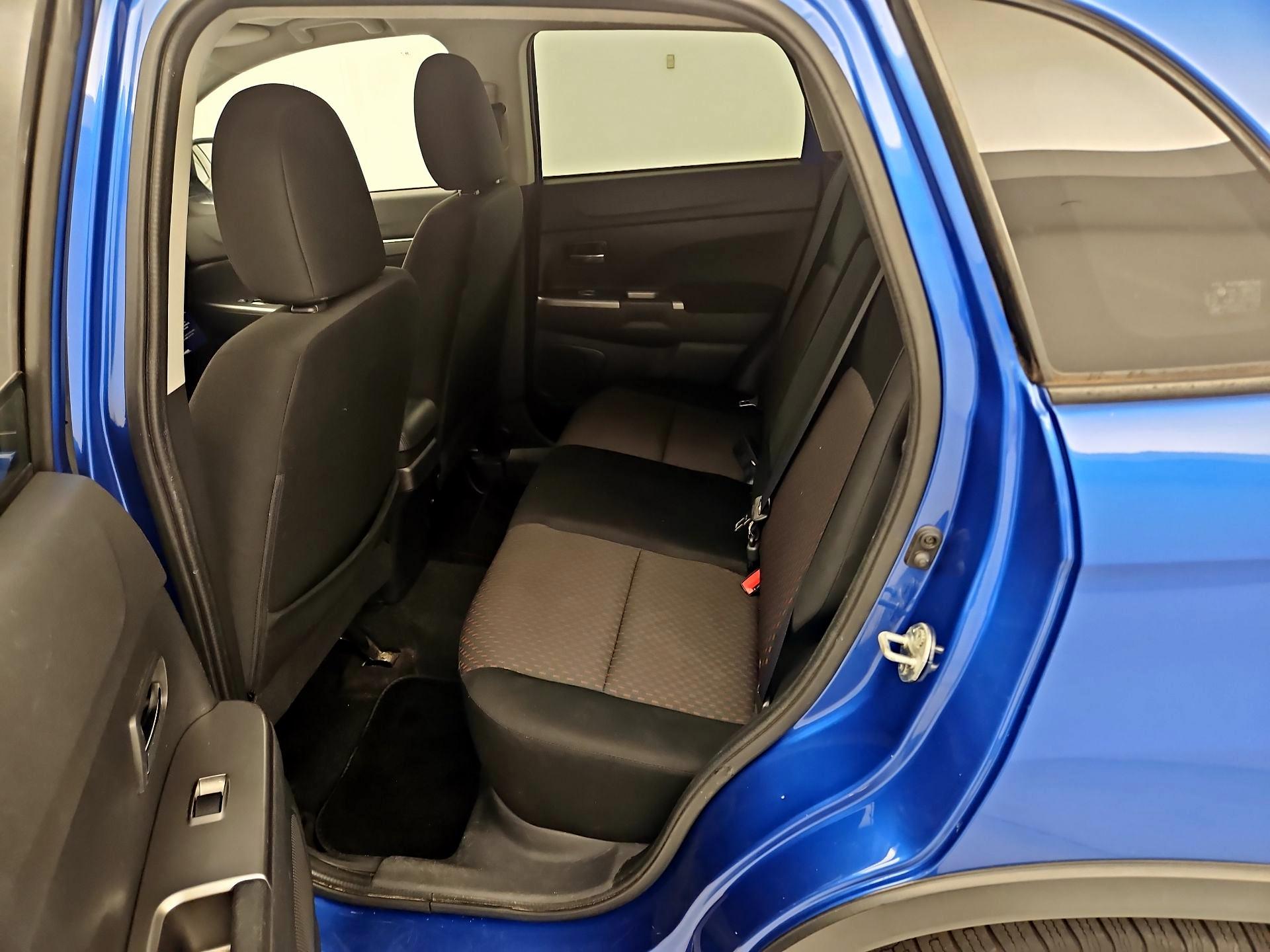 Thumbnail: 2019 Mitsubishi Outlander Sport - 18