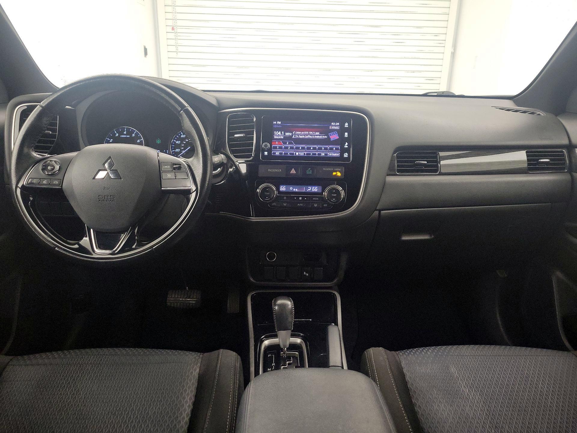 Thumbnail: 2018 Mitsubishi Outlander - 9