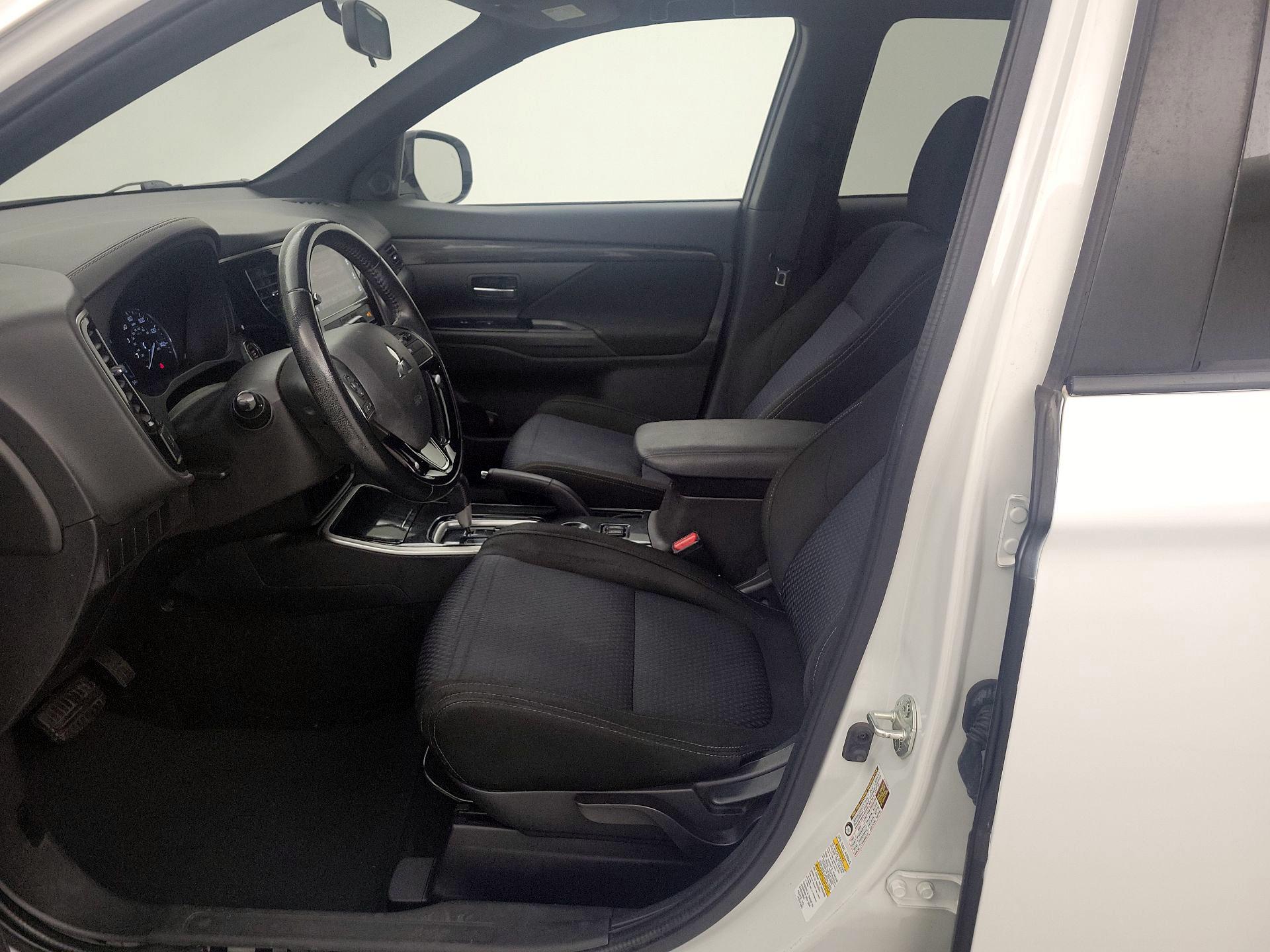 Thumbnail: 2018 Mitsubishi Outlander - 11