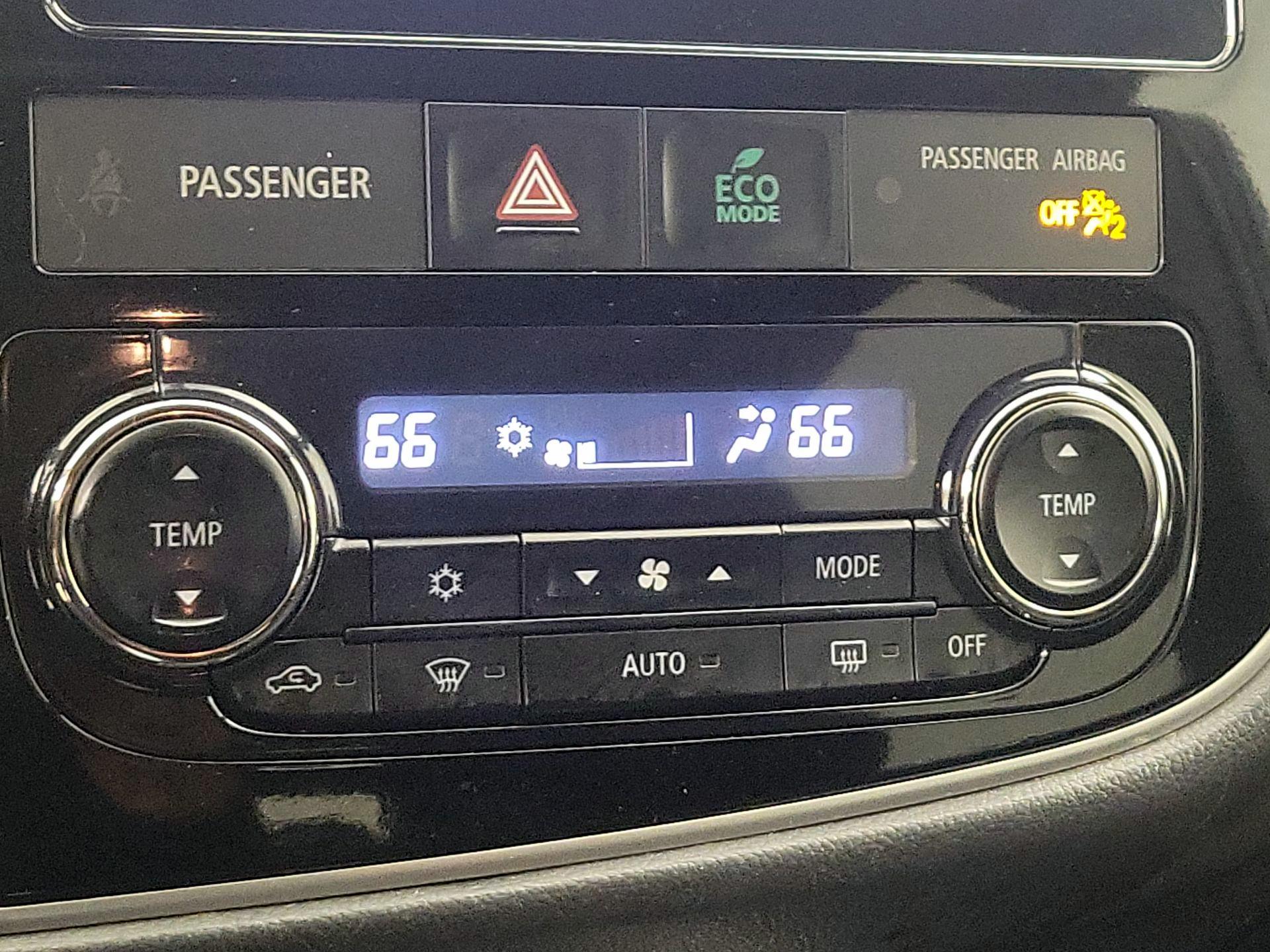 Thumbnail: 2018 Mitsubishi Outlander - 16