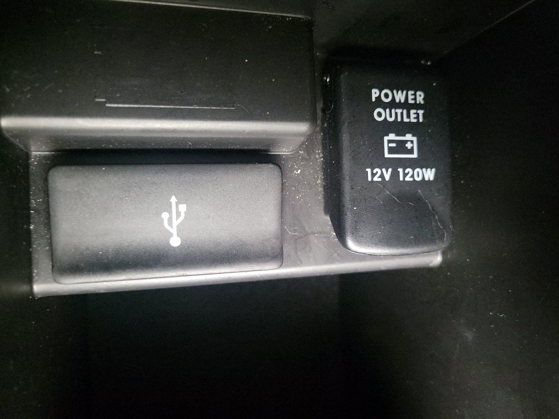 Thumbnail: 2018 Mitsubishi Outlander - 18