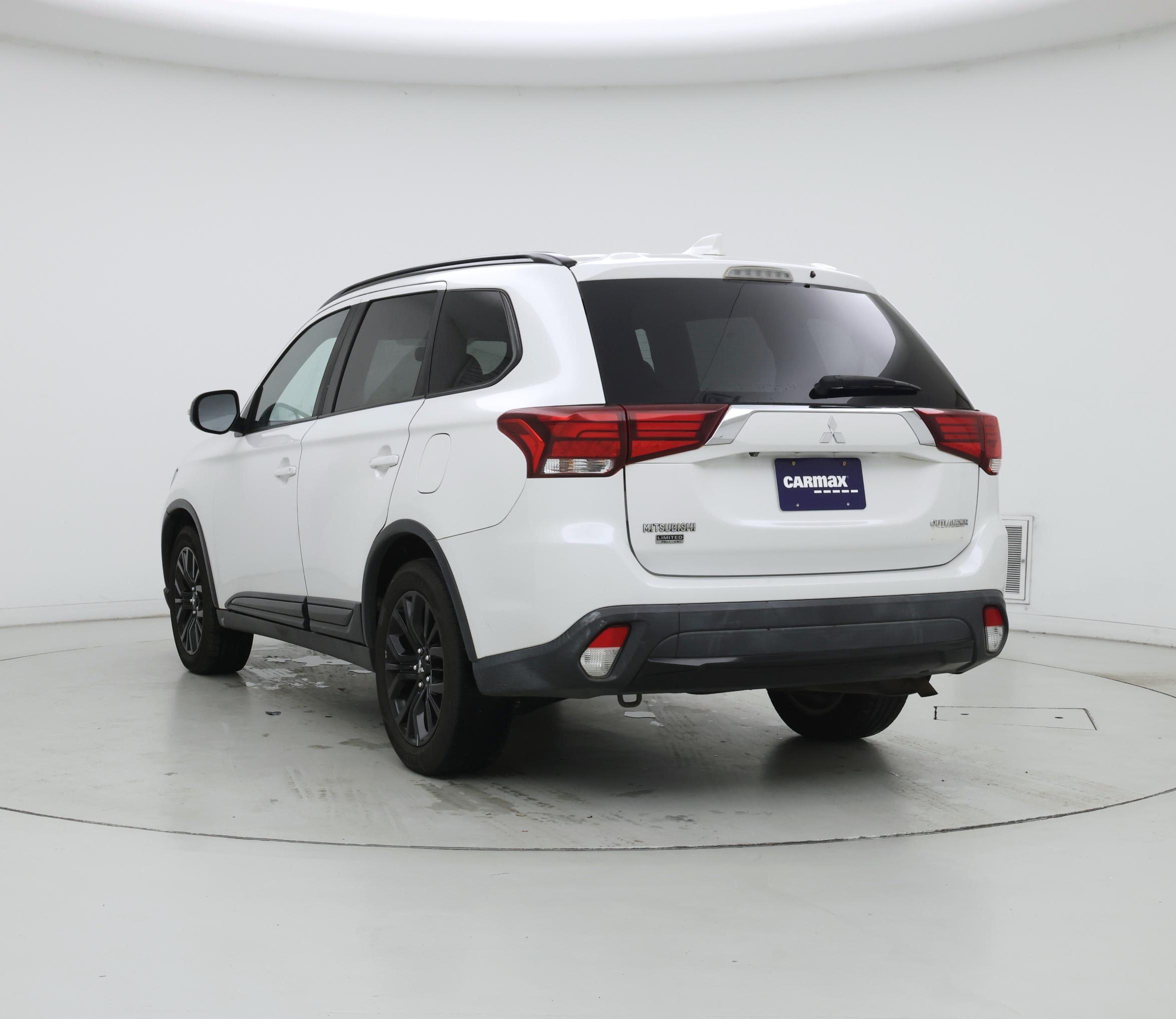 Thumbnail: 2018 Mitsubishi Outlander - 2
