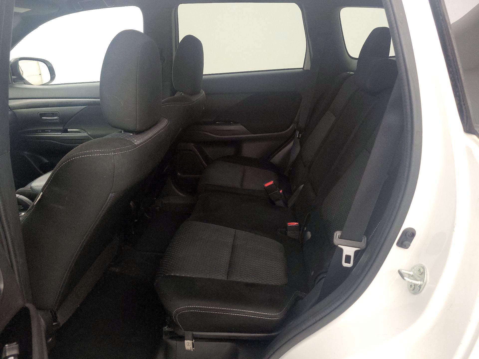 Thumbnail: 2018 Mitsubishi Outlander - 20