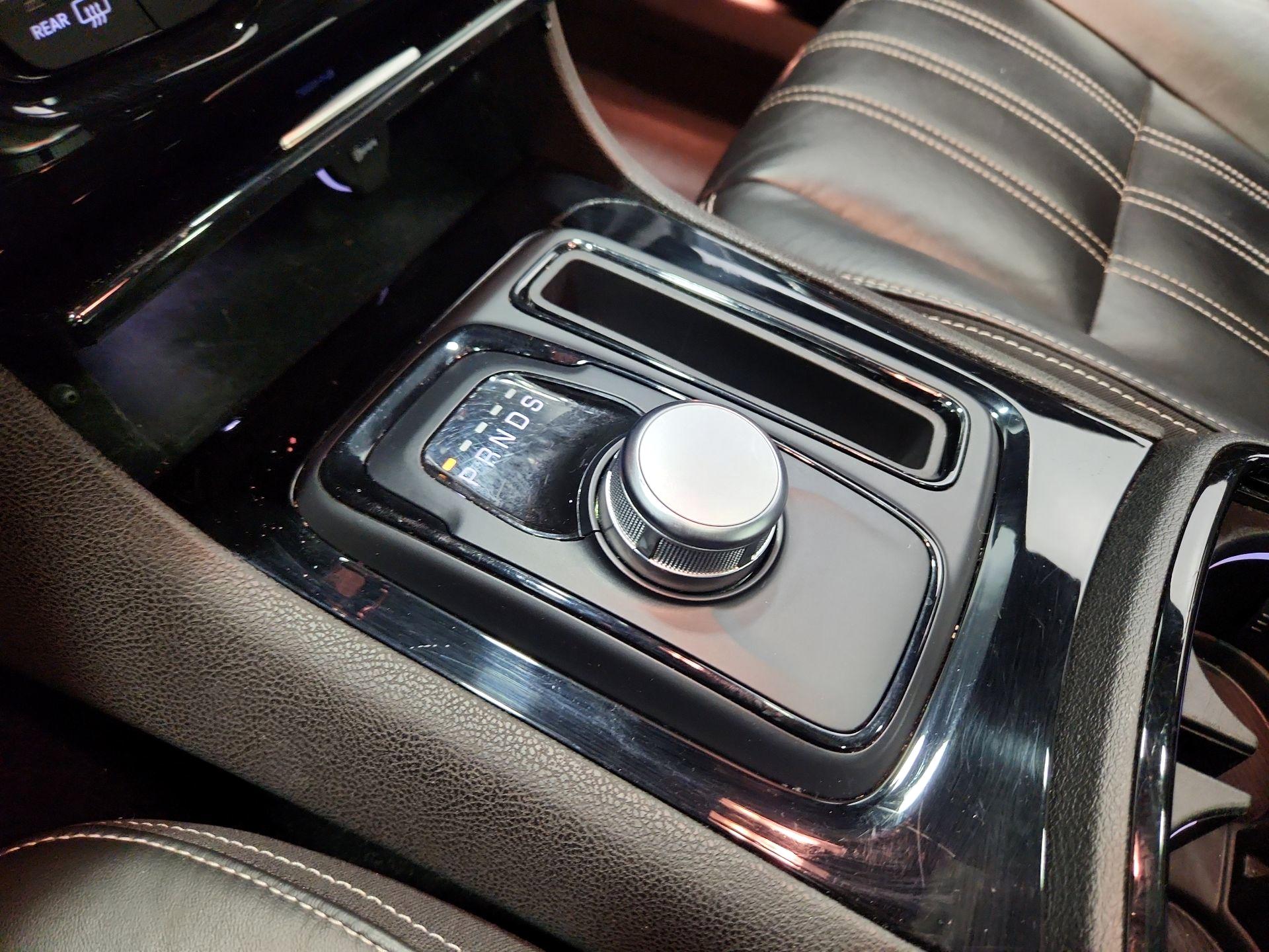 Thumbnail: 2023 Chrysler 300 - 18