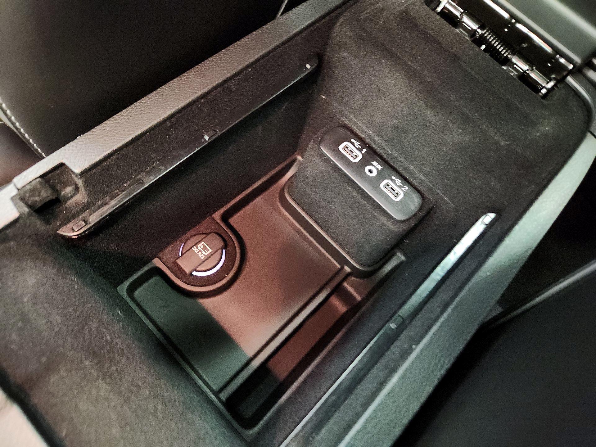 Thumbnail: 2023 Chrysler 300 - 19