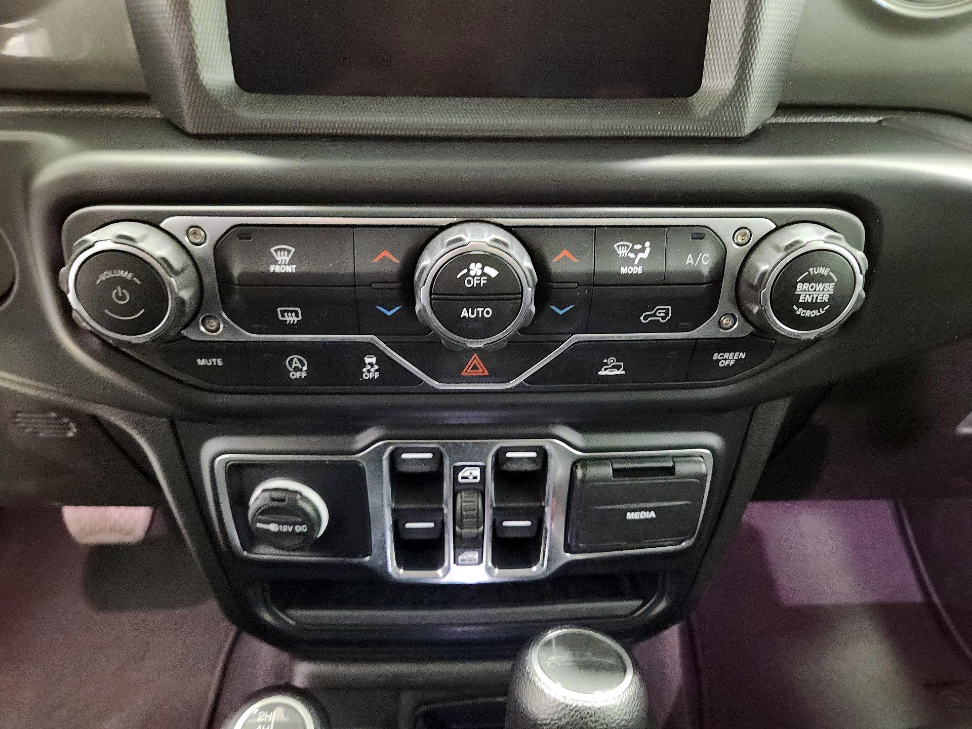 Thumbnail: 2023 Jeep Gladiator - 16