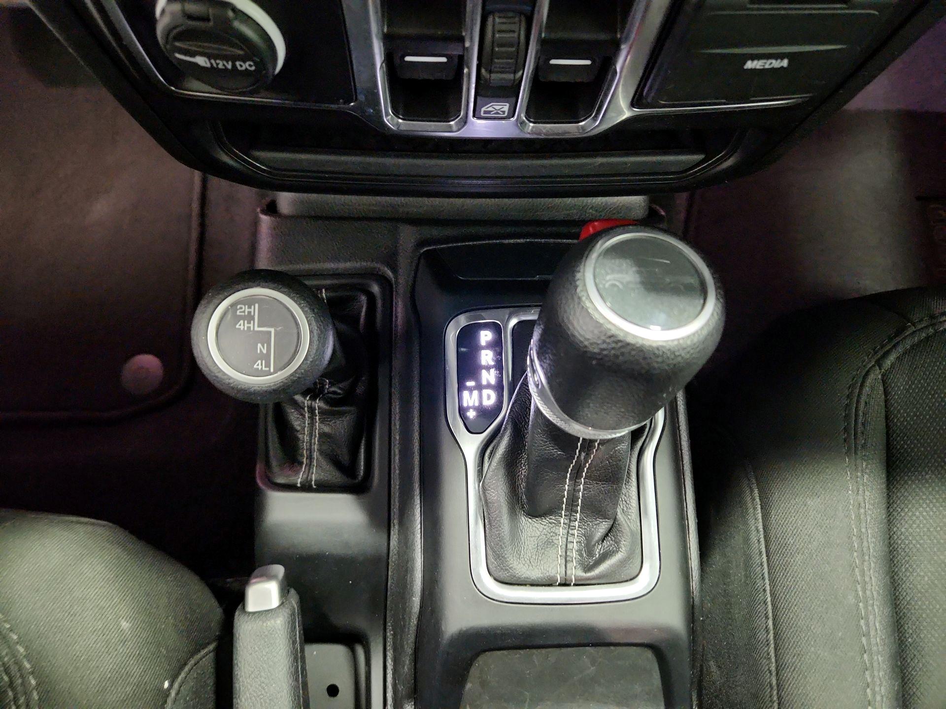 Thumbnail: 2023 Jeep Gladiator - 17