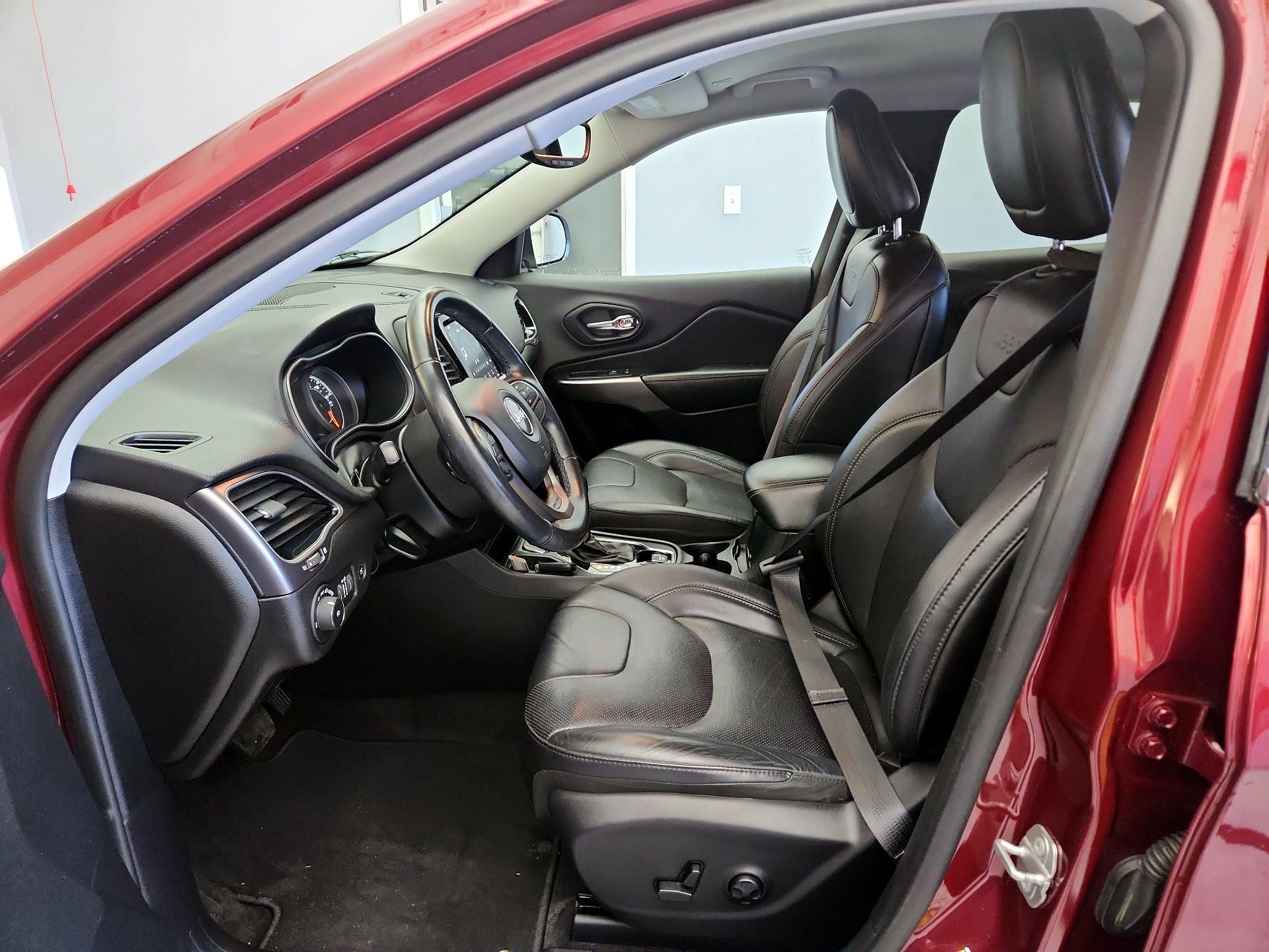 Thumbnail: 2019 Jeep Cherokee - 11