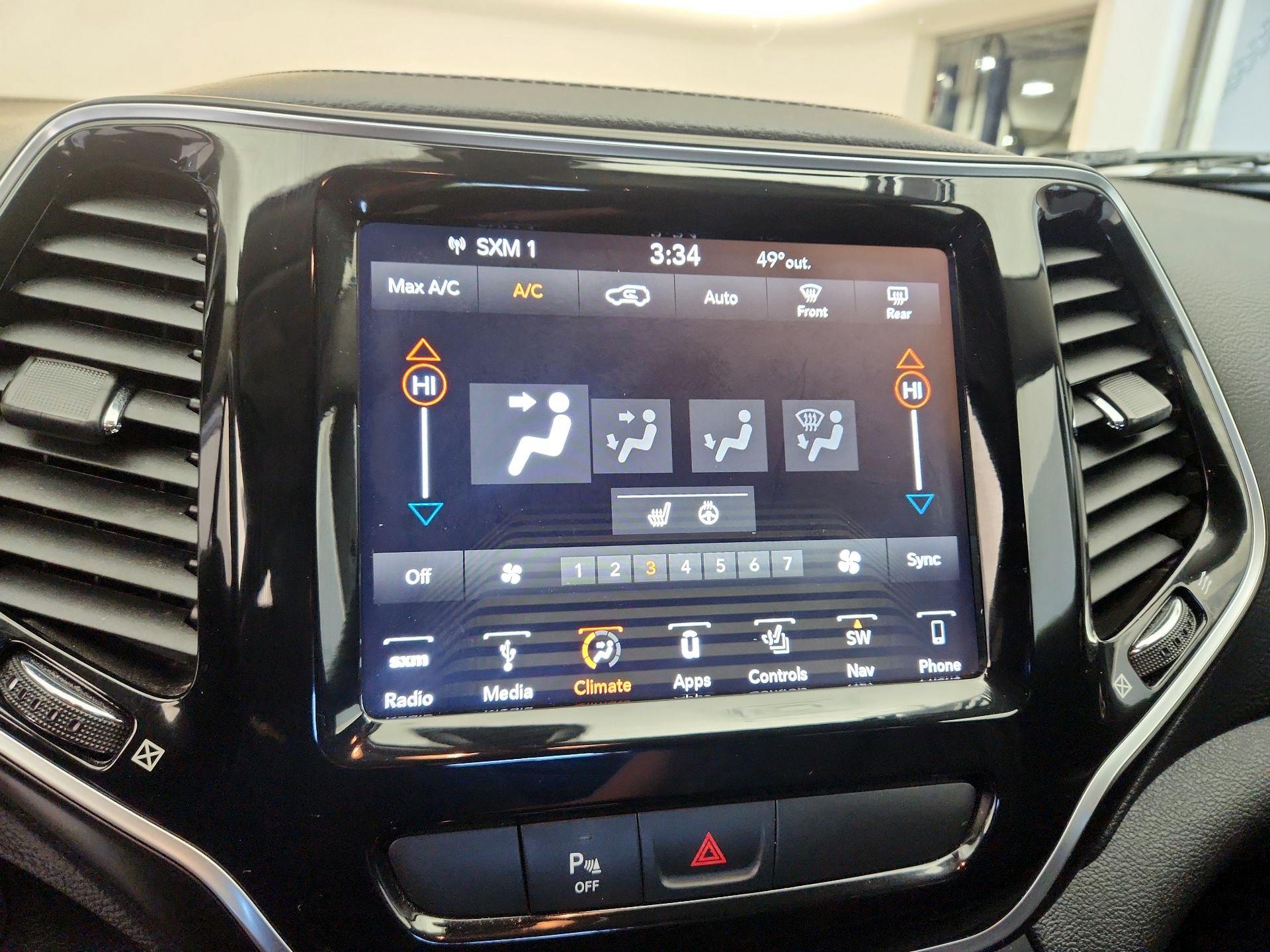 Thumbnail: 2019 Jeep Cherokee - 17