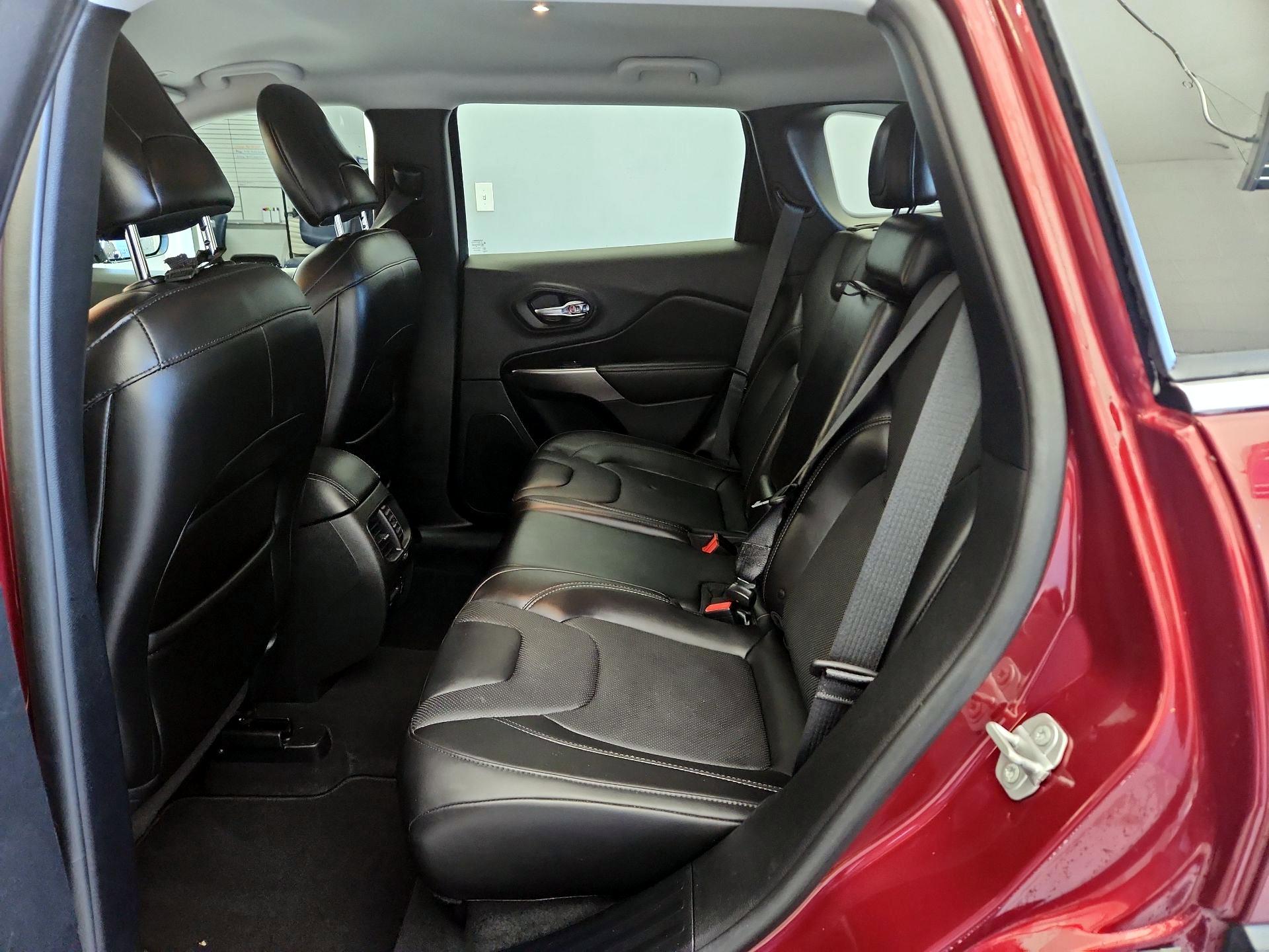 Thumbnail: 2019 Jeep Cherokee - 20