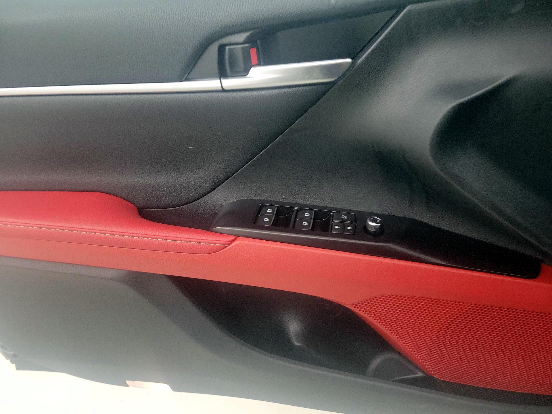 Thumbnail: 2019 Toyota Camry - 12