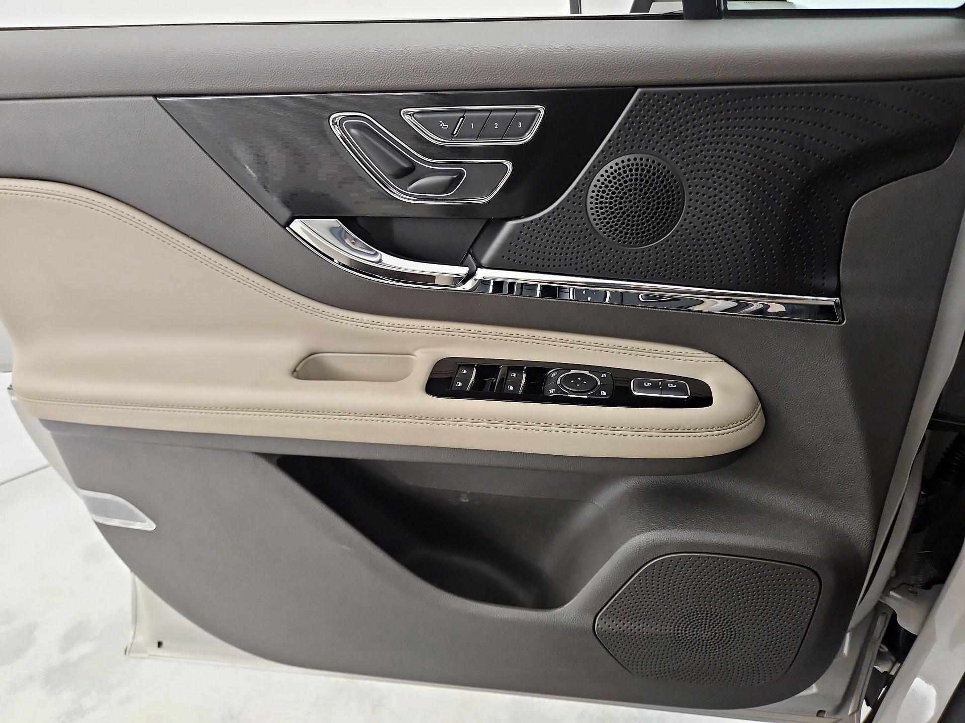 Thumbnail: 2024 Lincoln Corsair - 12