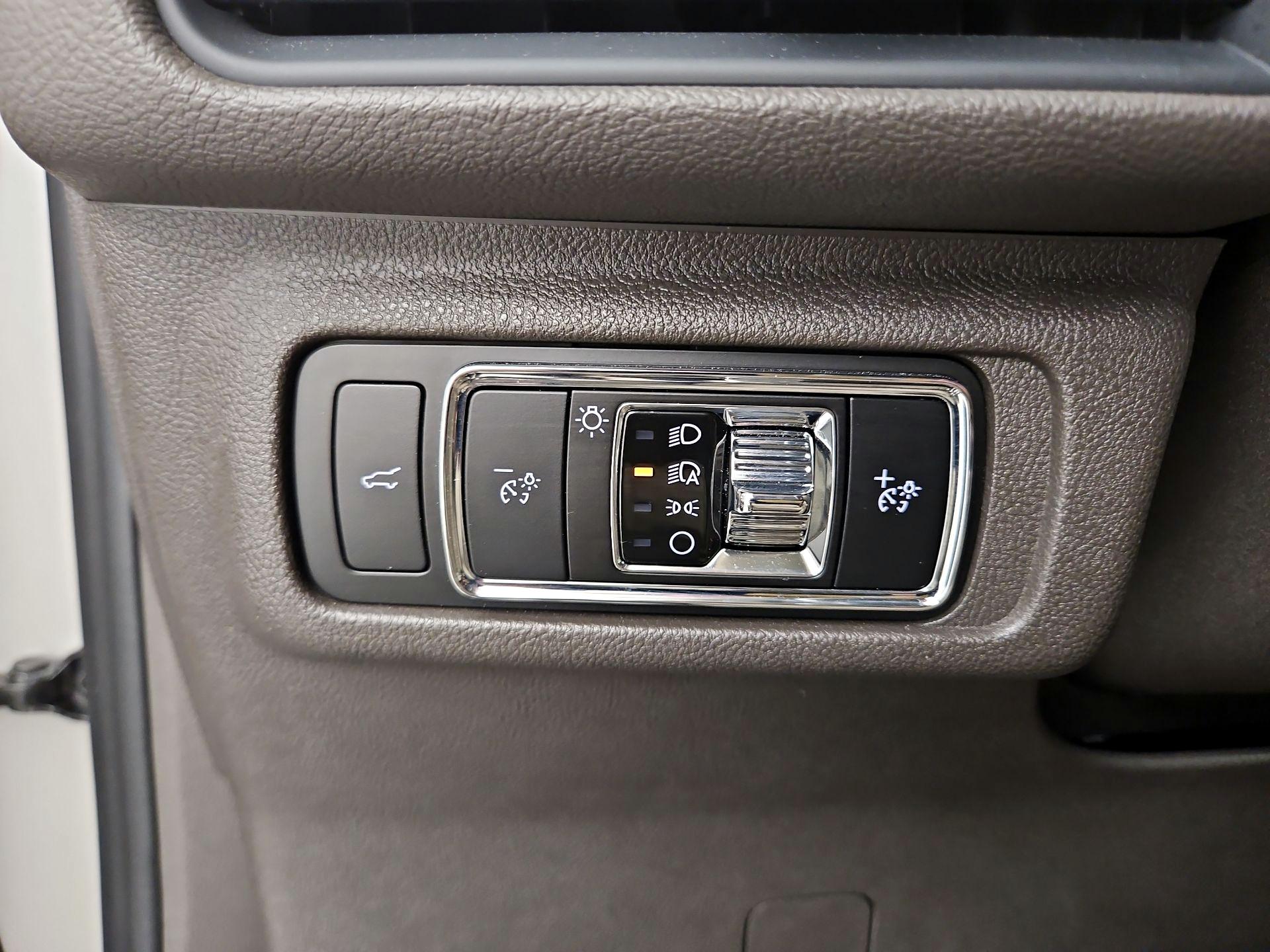 Thumbnail: 2024 Lincoln Corsair - 13