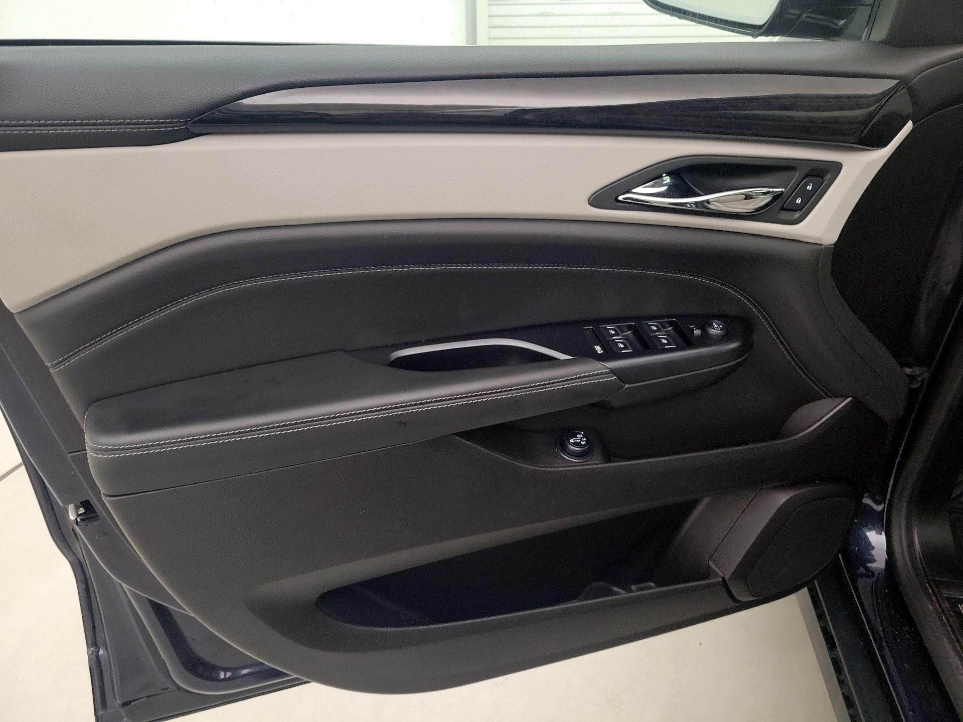 Thumbnail: 2015 Cadillac SRX - 12