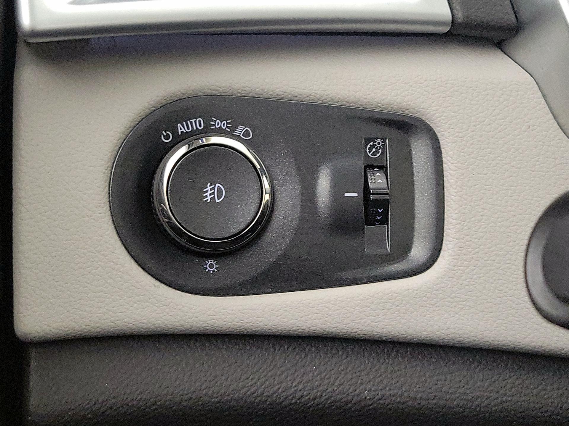 Thumbnail: 2015 Cadillac SRX - 13