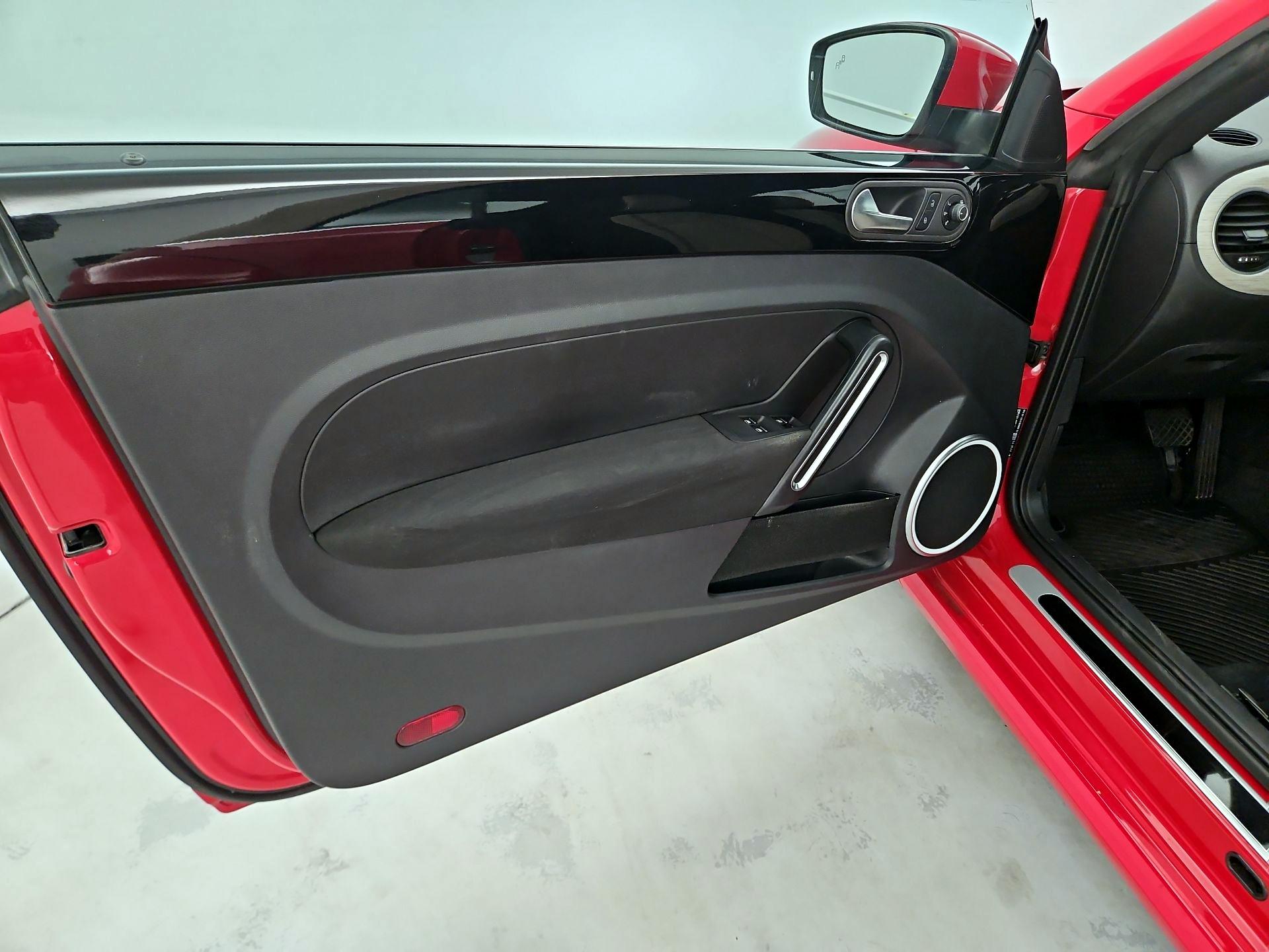 Thumbnail: 2018 Volkswagen Beetle - 12