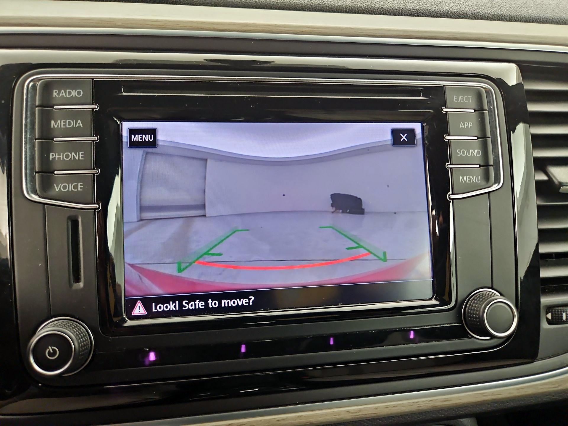 Thumbnail: 2018 Volkswagen Beetle - 14