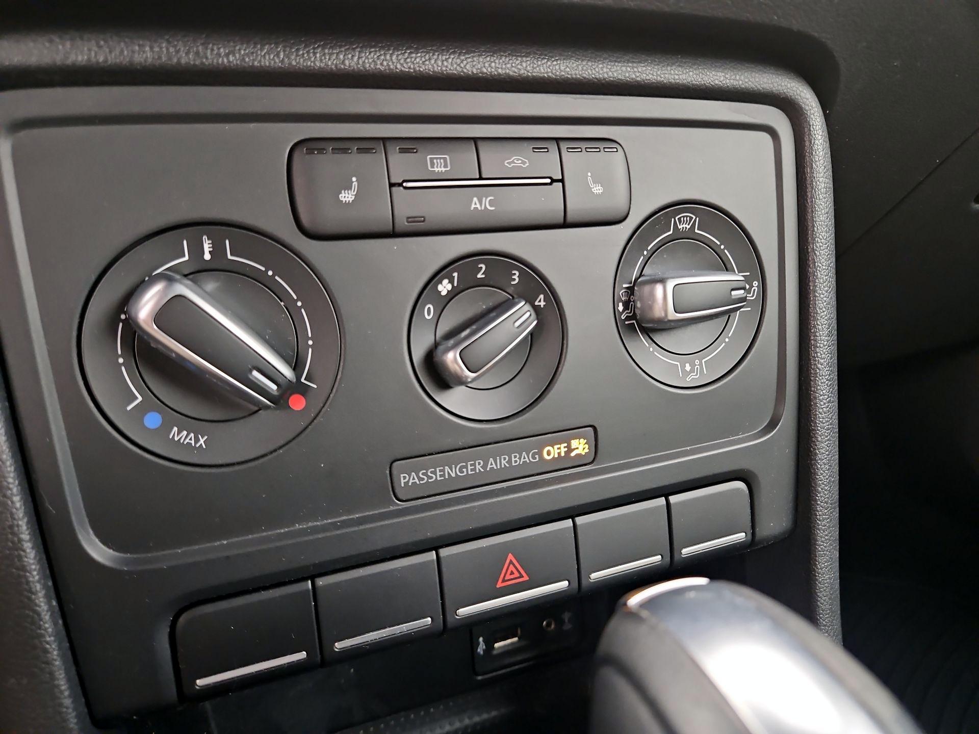 Thumbnail: 2018 Volkswagen Beetle - 16