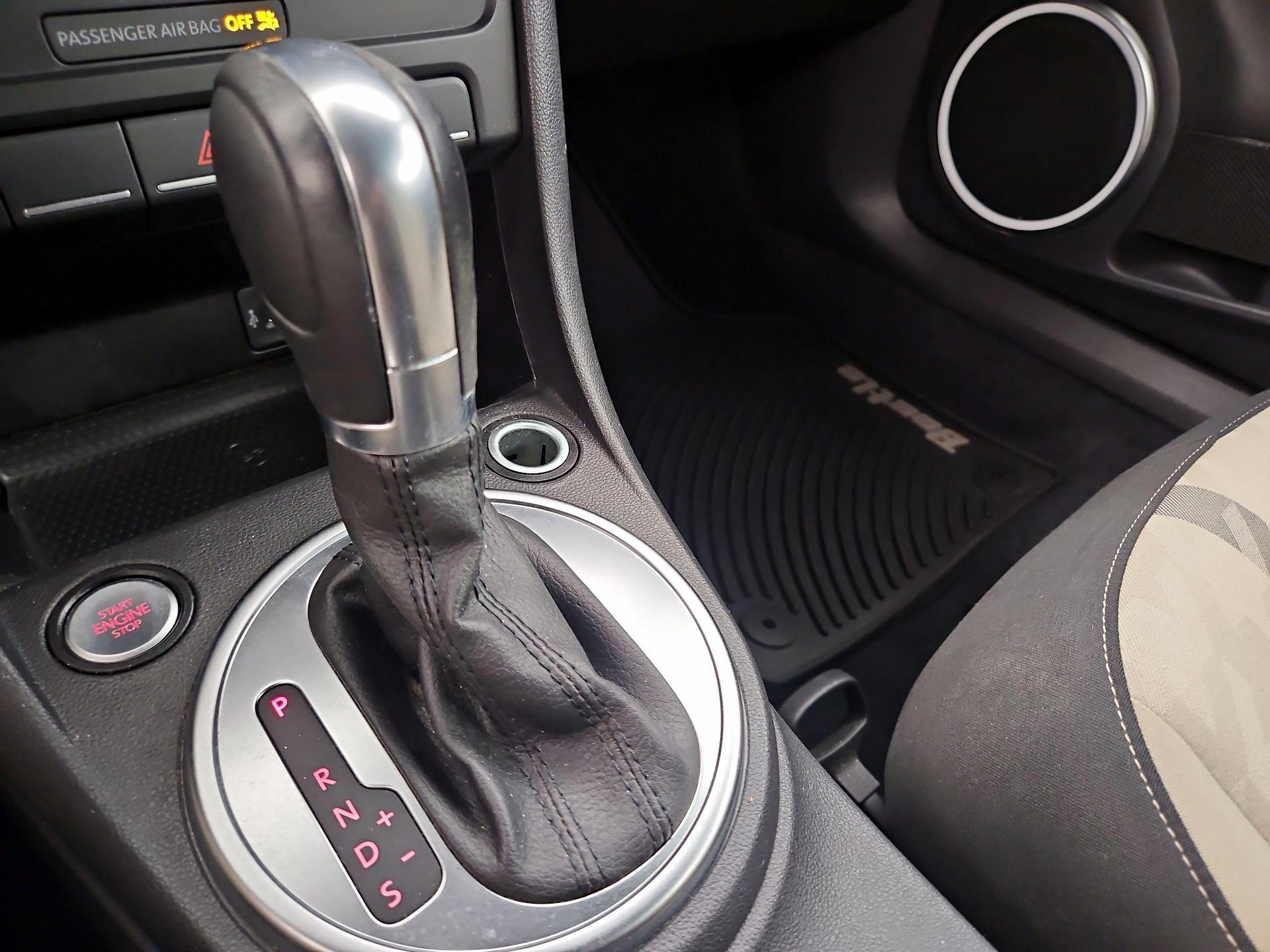 Thumbnail: 2018 Volkswagen Beetle - 17