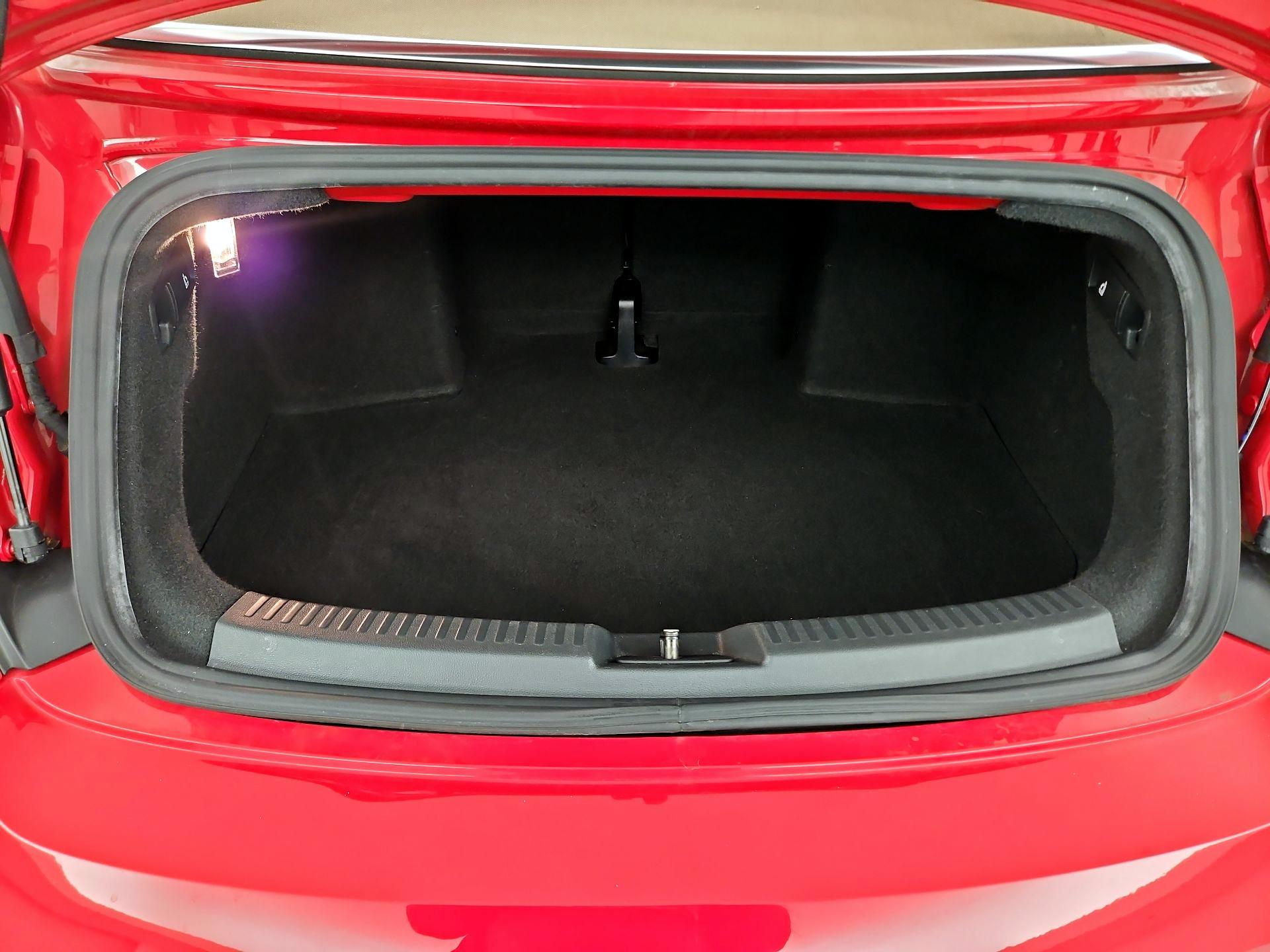 Thumbnail: 2018 Volkswagen Beetle - 20