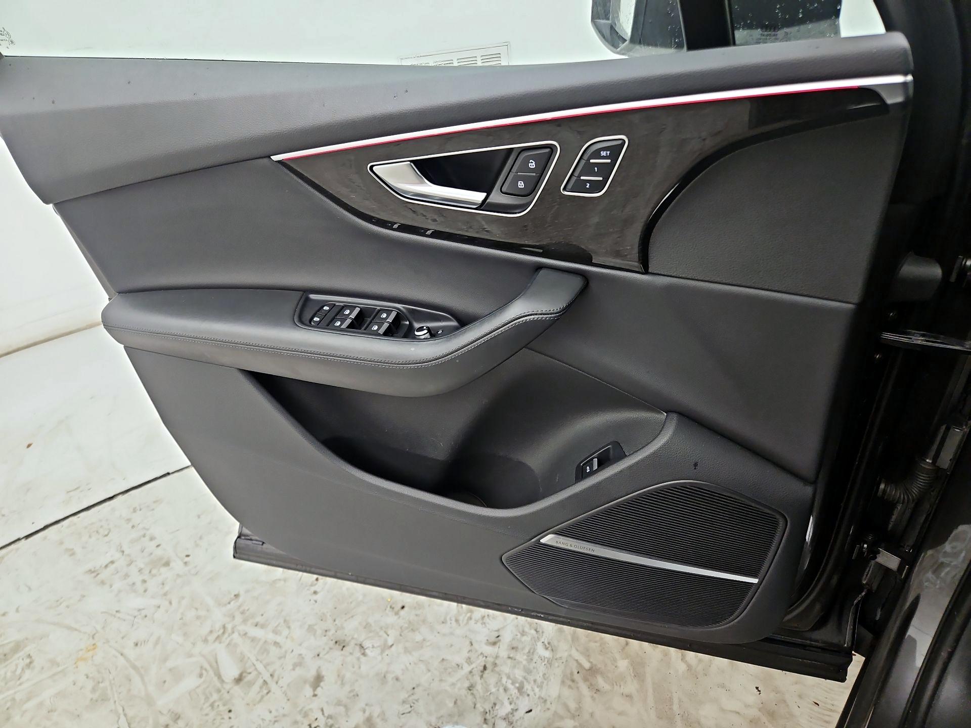 Thumbnail: 2021 Audi Q7 - 12