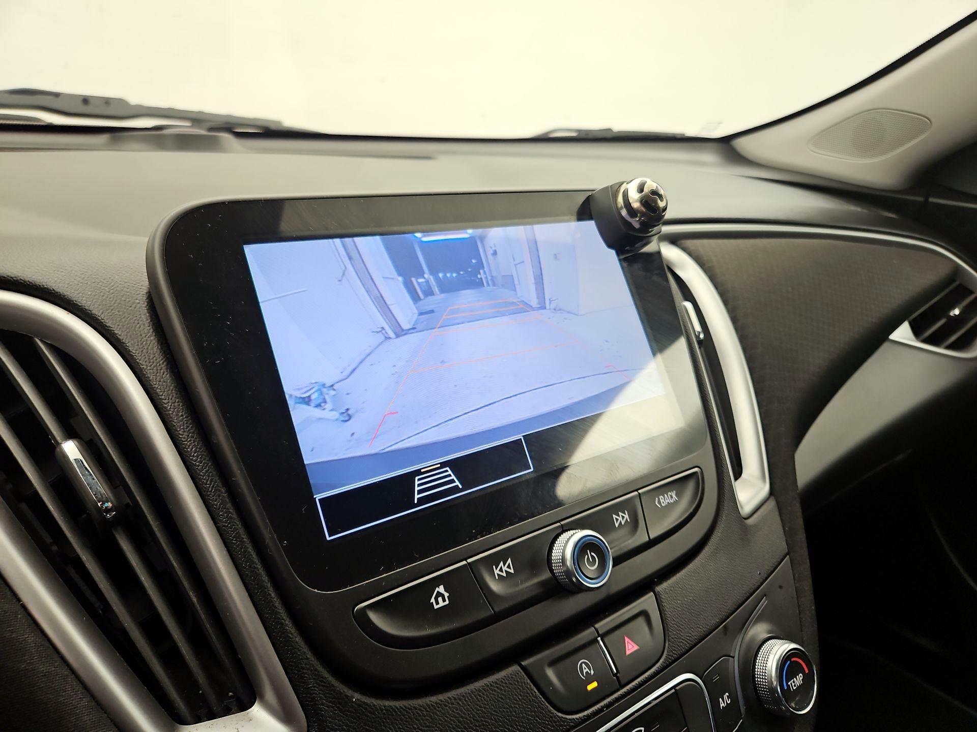 Thumbnail: 2021 Chevrolet Malibu - 14