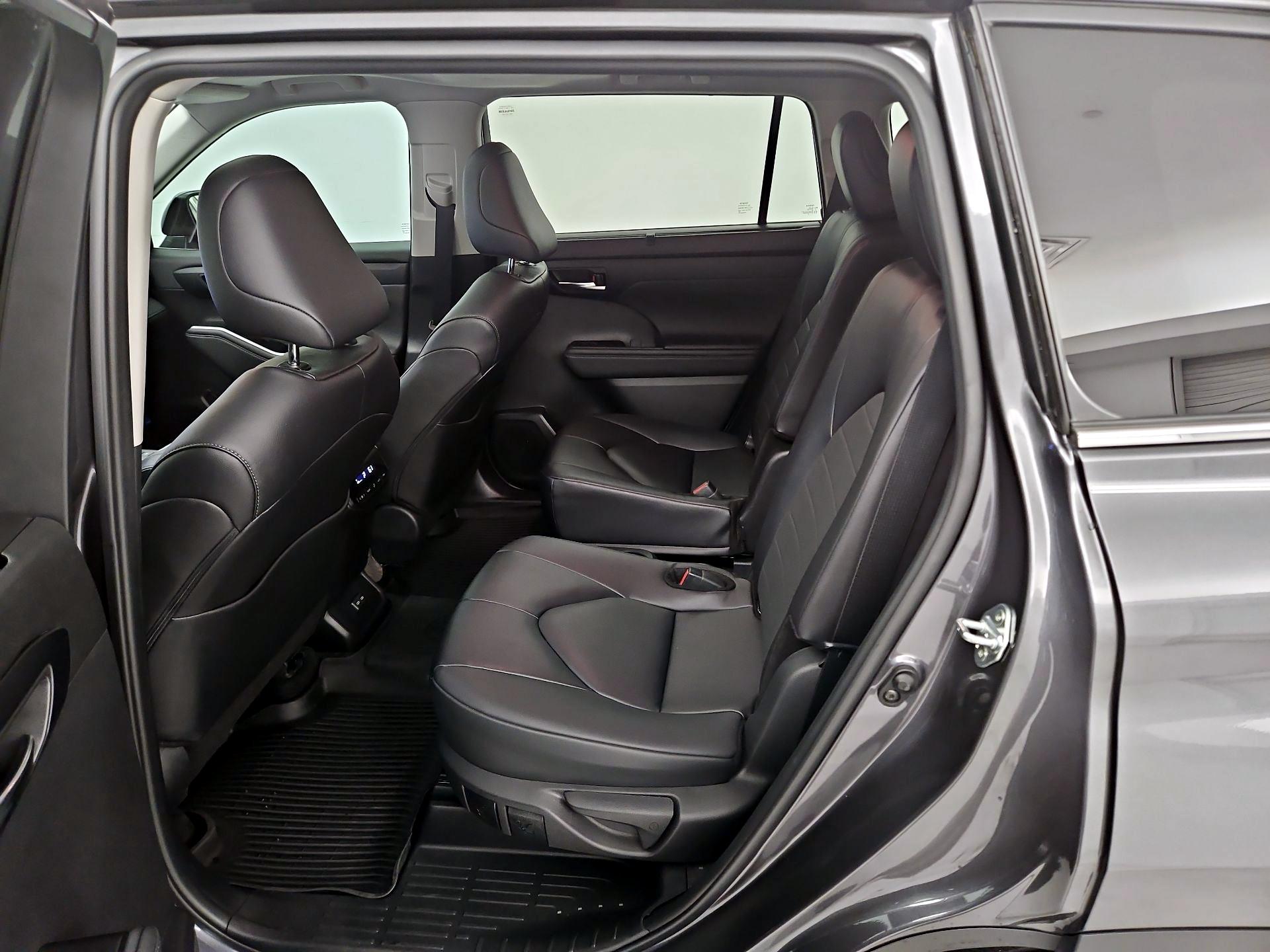 Thumbnail: 2024 Toyota Highlander - 20