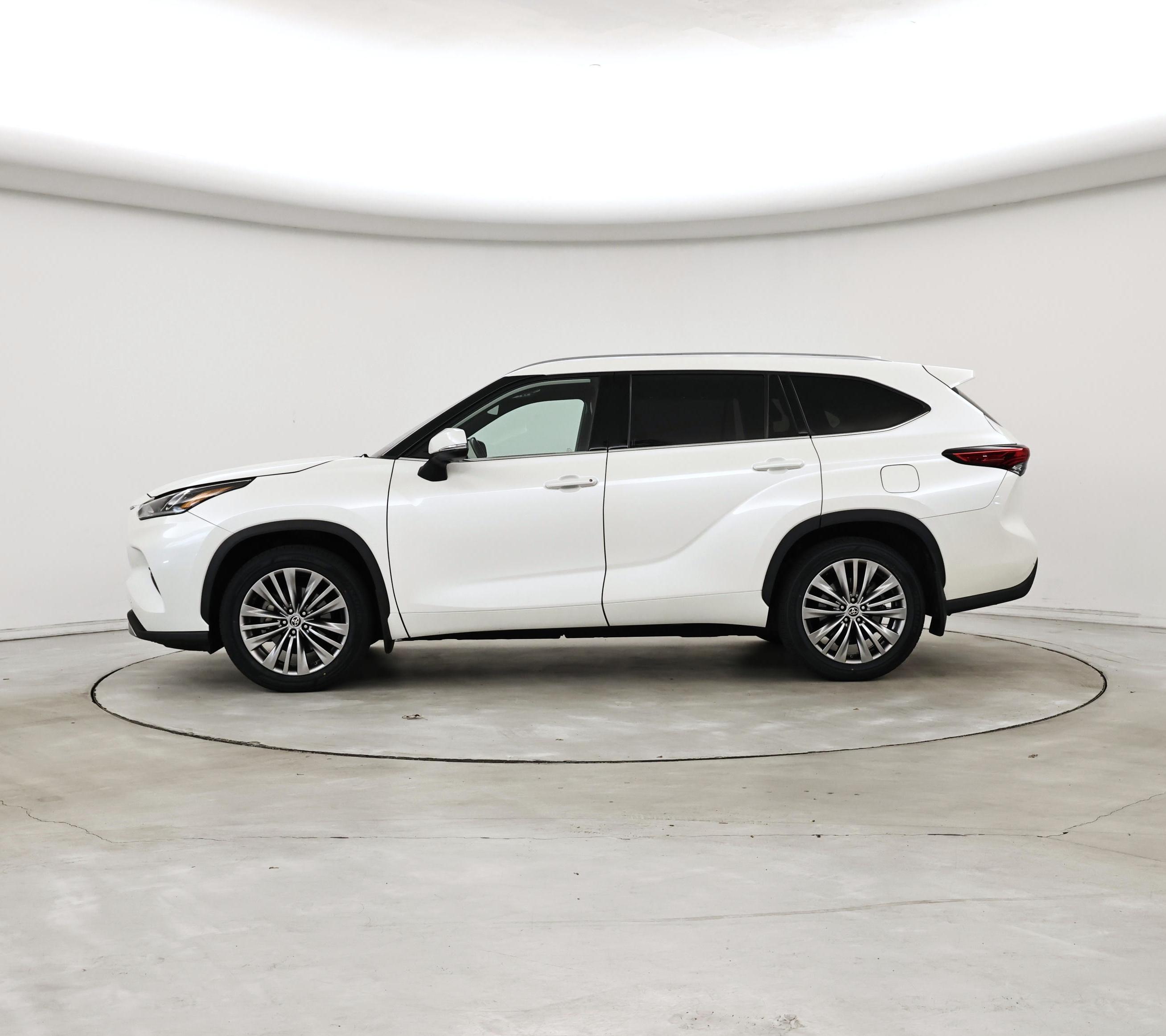 Thumbnail: 2021 Toyota Highlander - 3