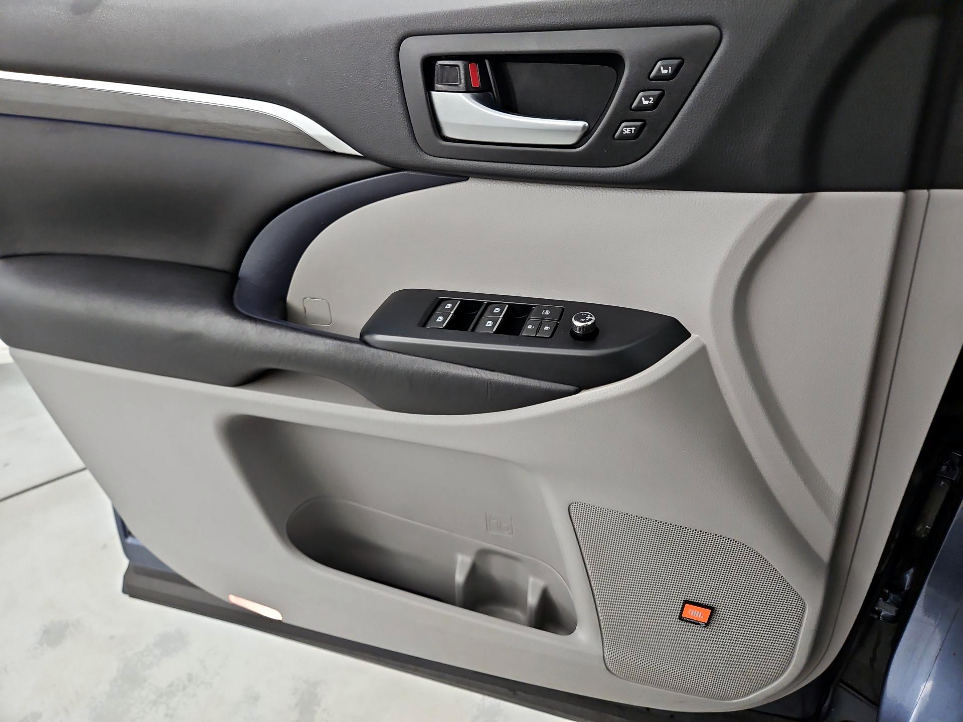 Thumbnail: 2019 Toyota Highlander - 12