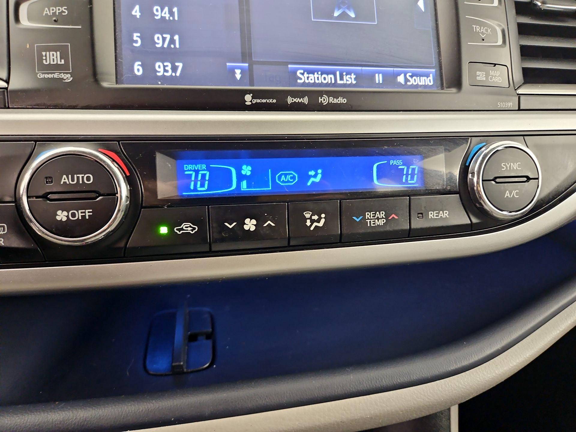 Thumbnail: 2019 Toyota Highlander - 17