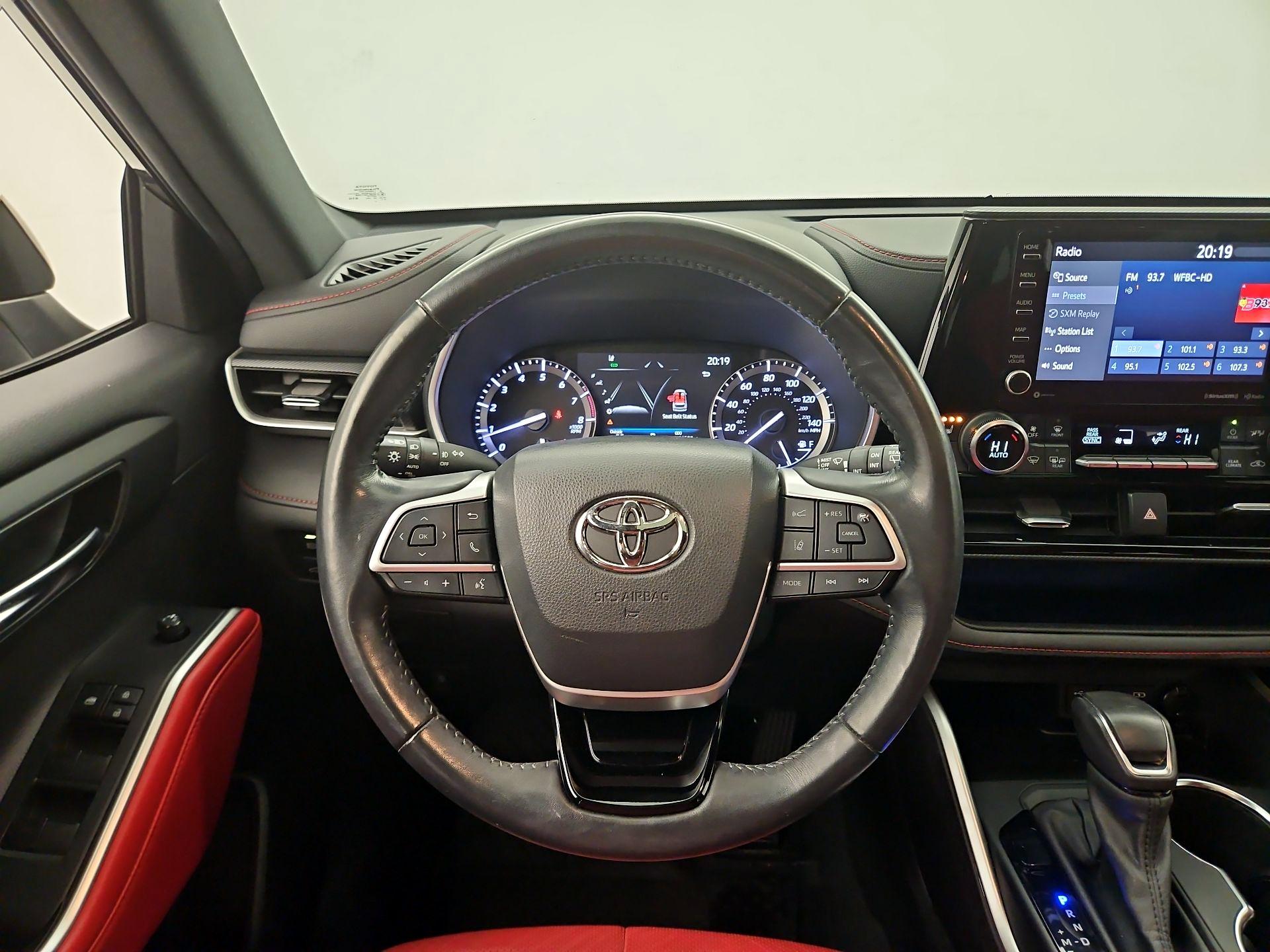 Thumbnail: 2022 Toyota Highlander - 10