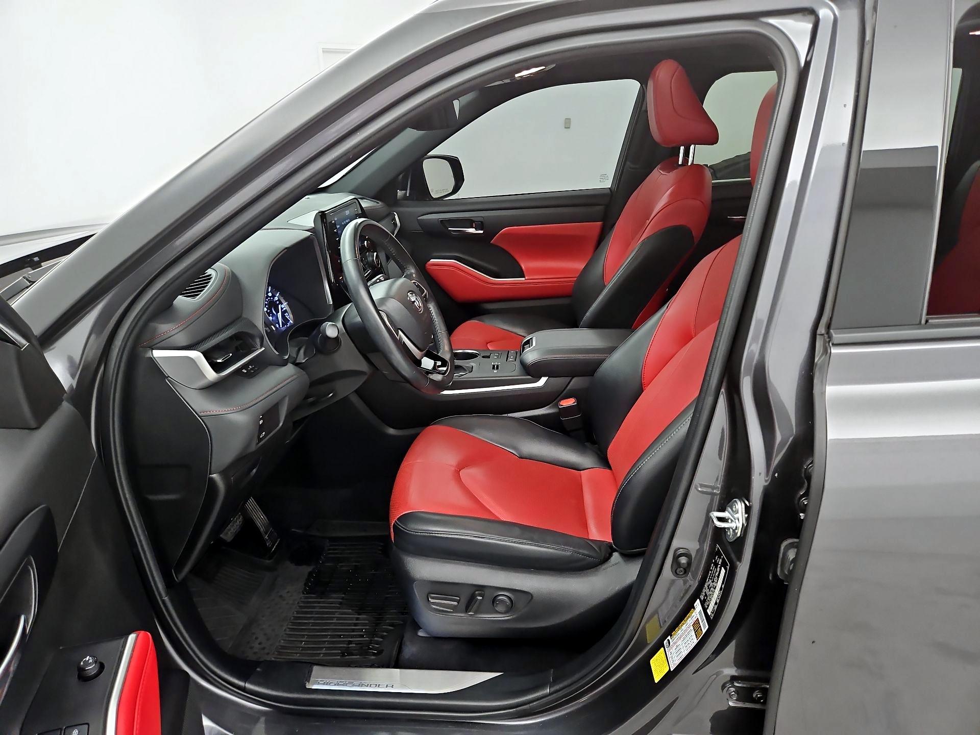 Thumbnail: 2022 Toyota Highlander - 11