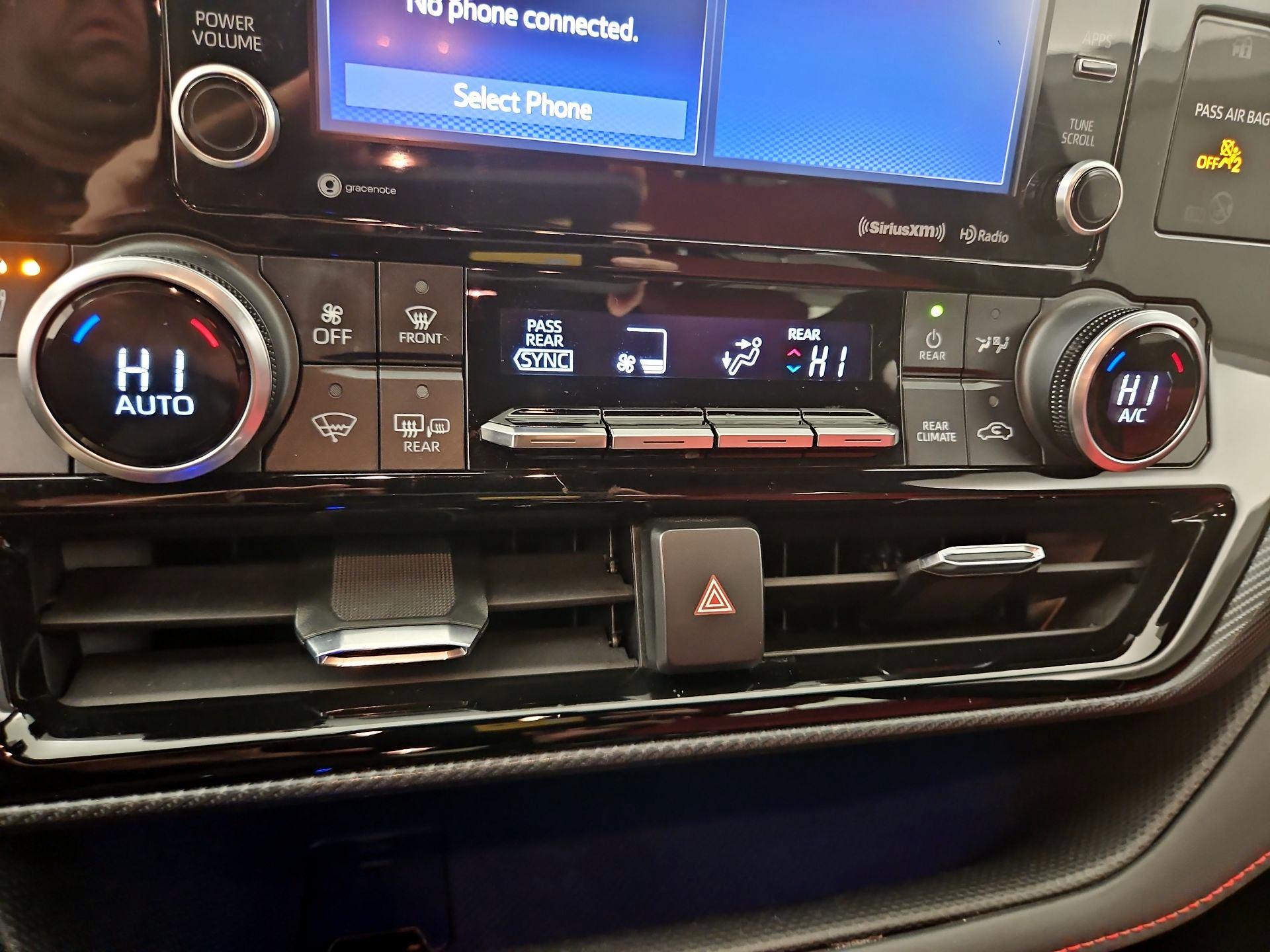 Thumbnail: 2022 Toyota Highlander - 16